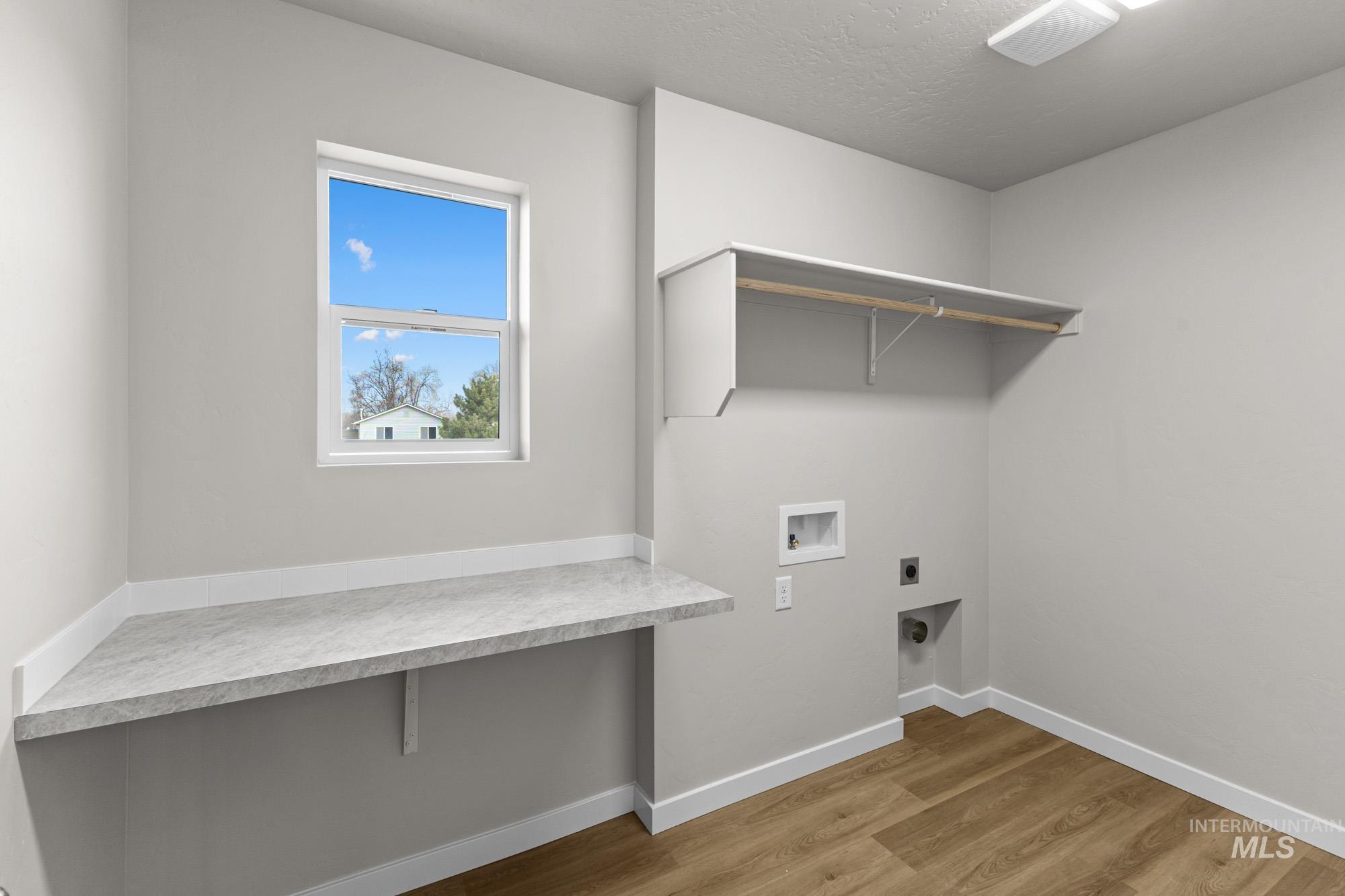 1811 Gyrfalcon St Property Photo 17