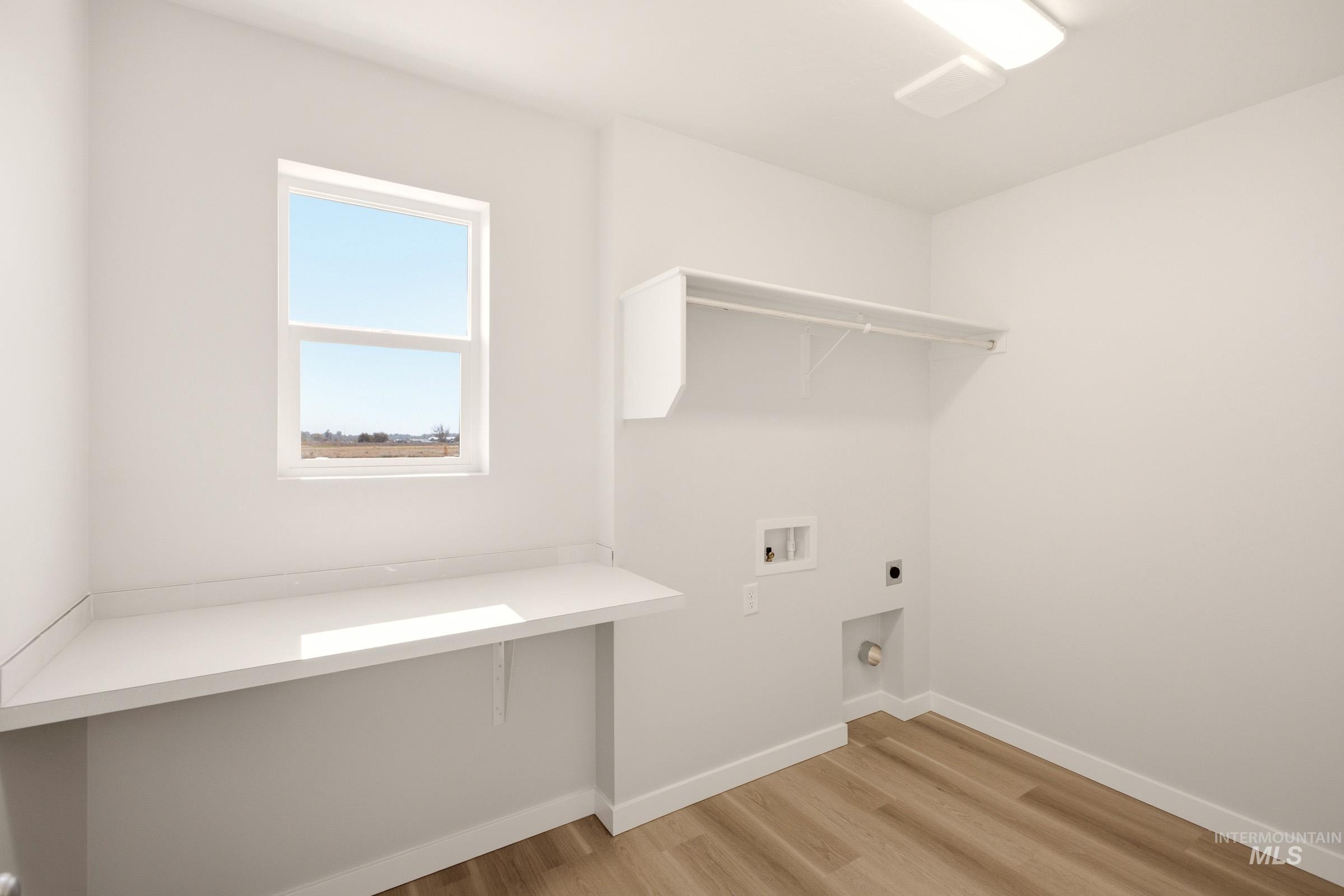 1811 Gyrfalcon St Property Photo 18