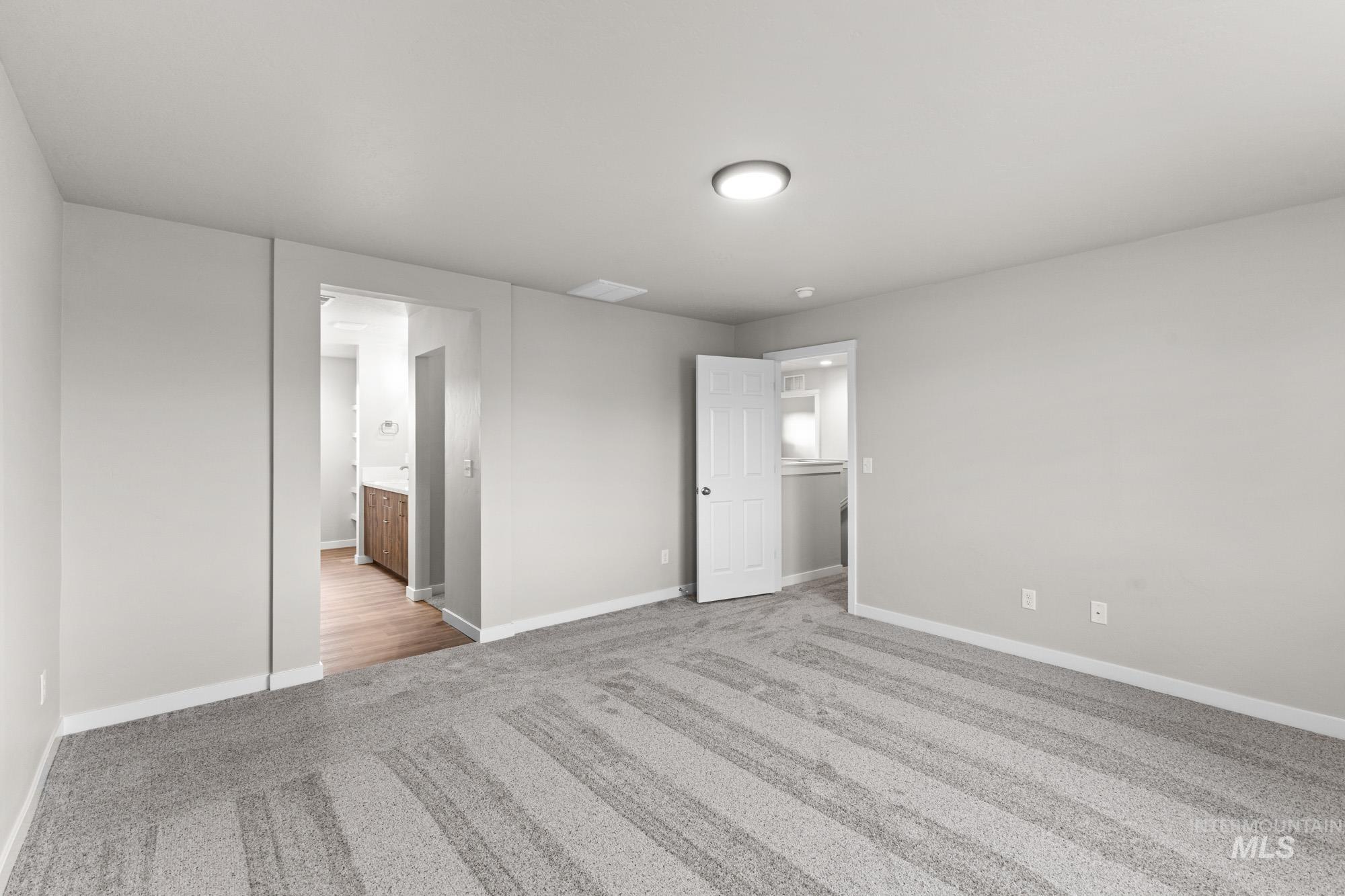 1811 Gyrfalcon St Property Photo 19