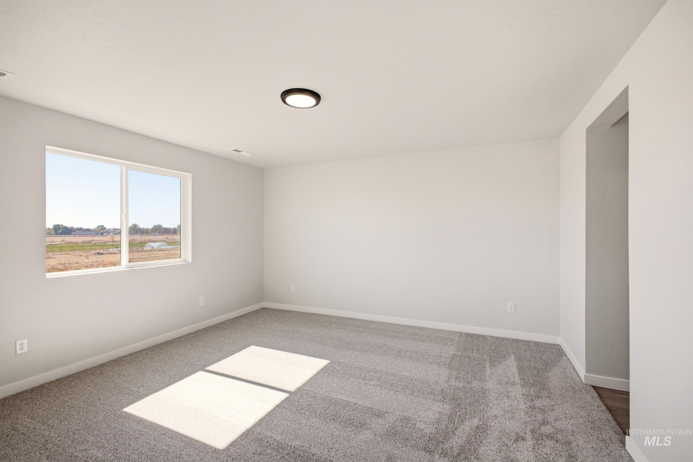 1811 Gyrfalcon St Property Photo 19