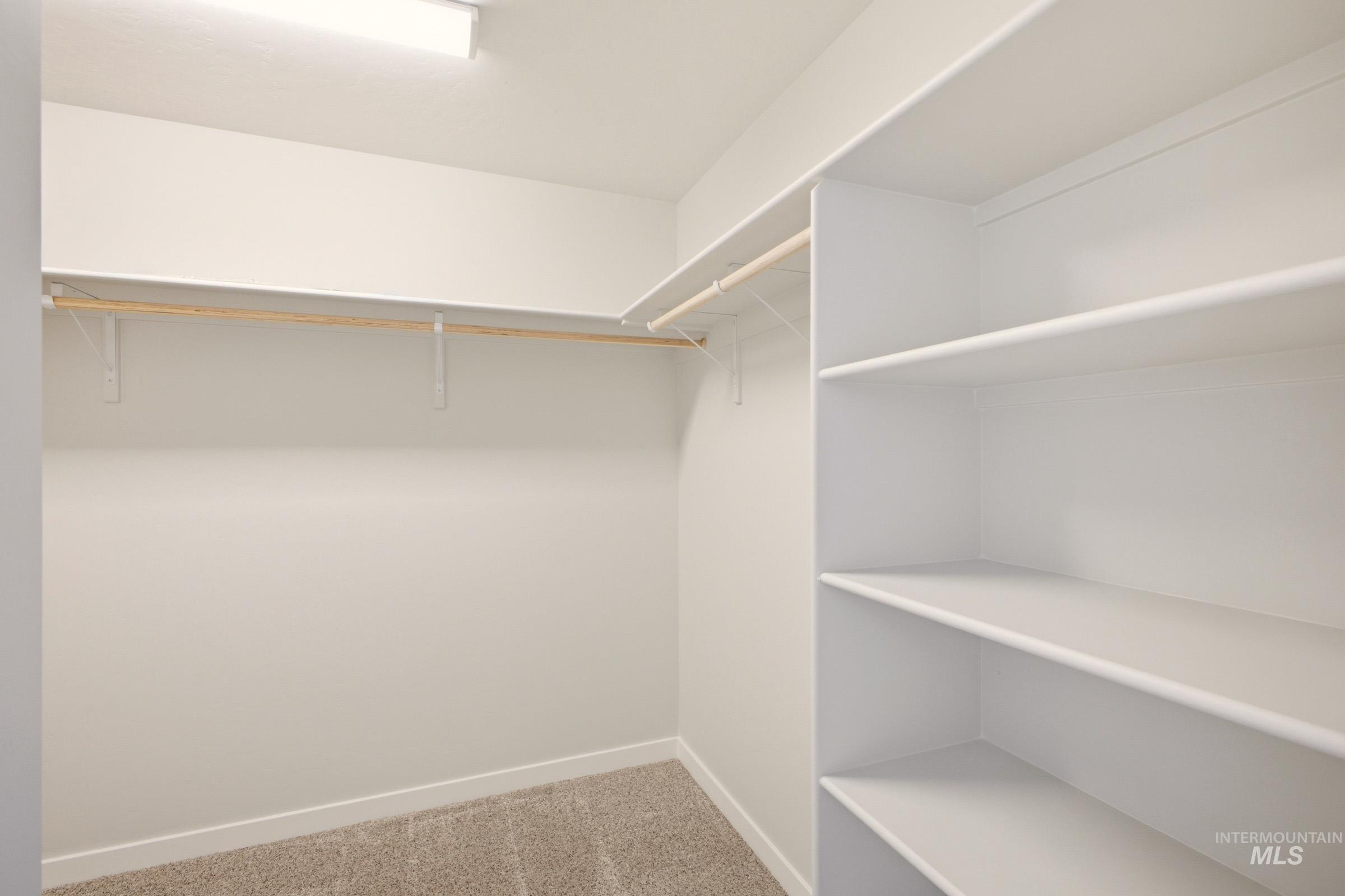 1811 Gyrfalcon St Property Photo 23
