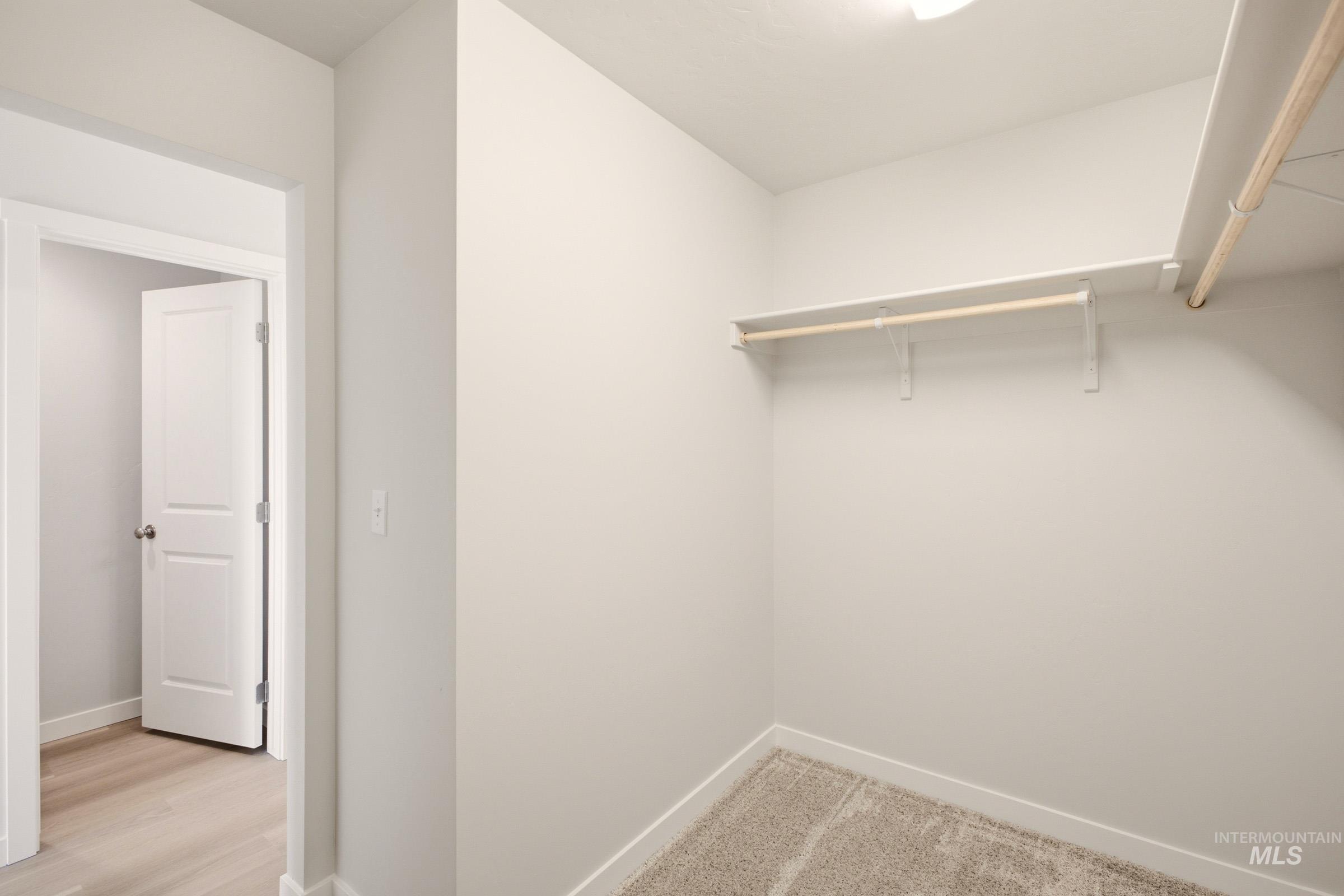 1811 Gyrfalcon St Property Photo 24