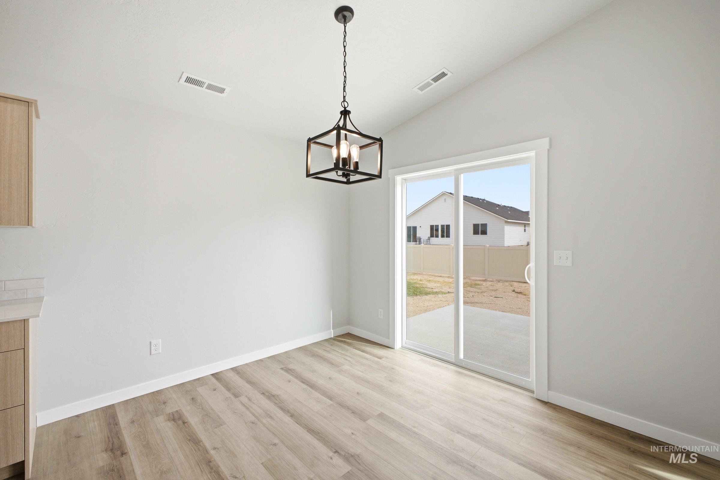 9068 W Violet St Property Photo 6