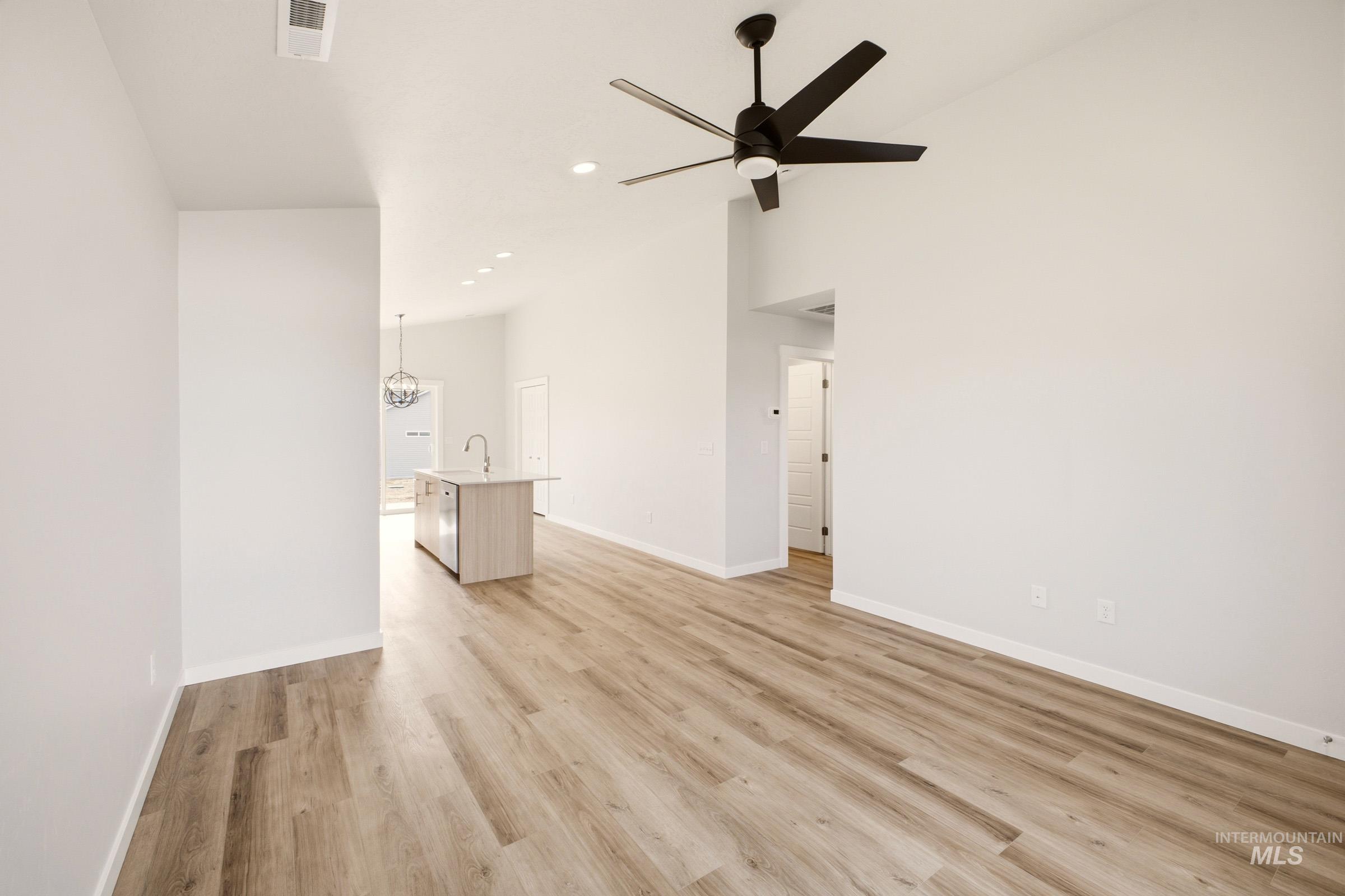 2293 W Red Jasper Dr Property Photo 7