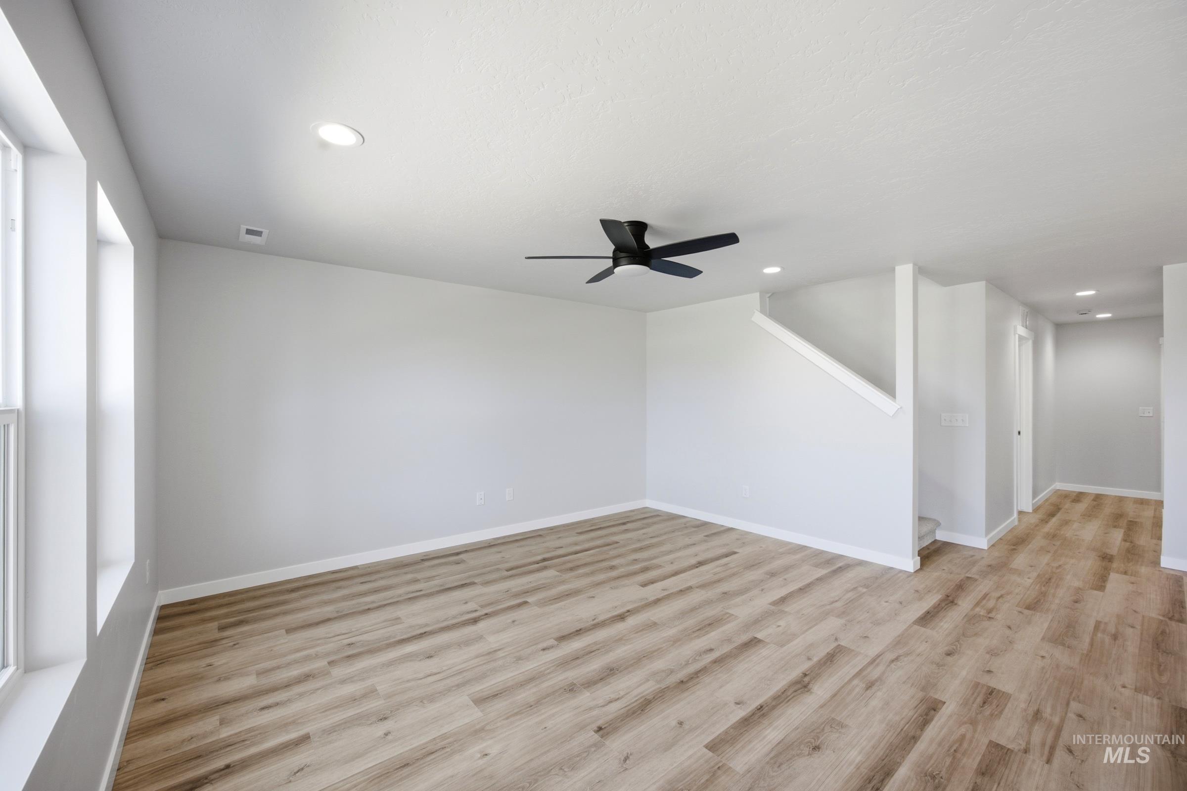 1282 N Coltsfoot Ave Property Photo 7