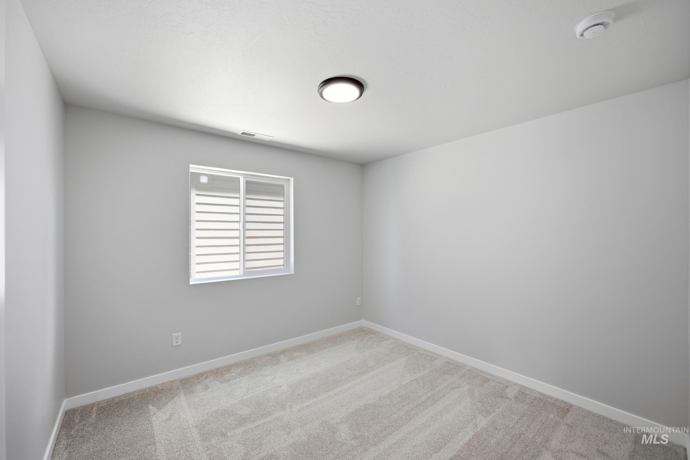 1282 N Coltsfoot Ave Property Photo 9