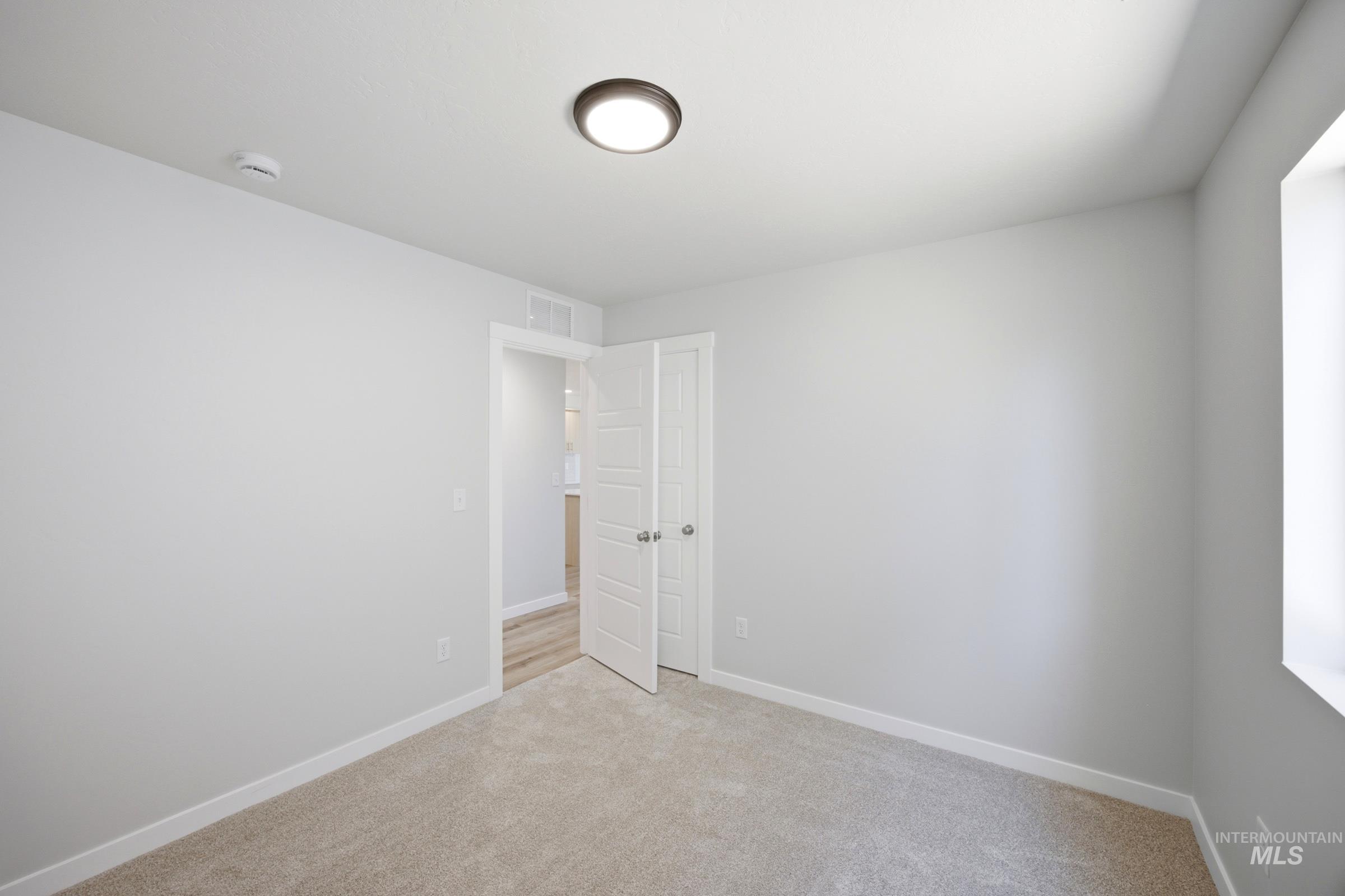 1282 N Coltsfoot Ave Property Photo 10