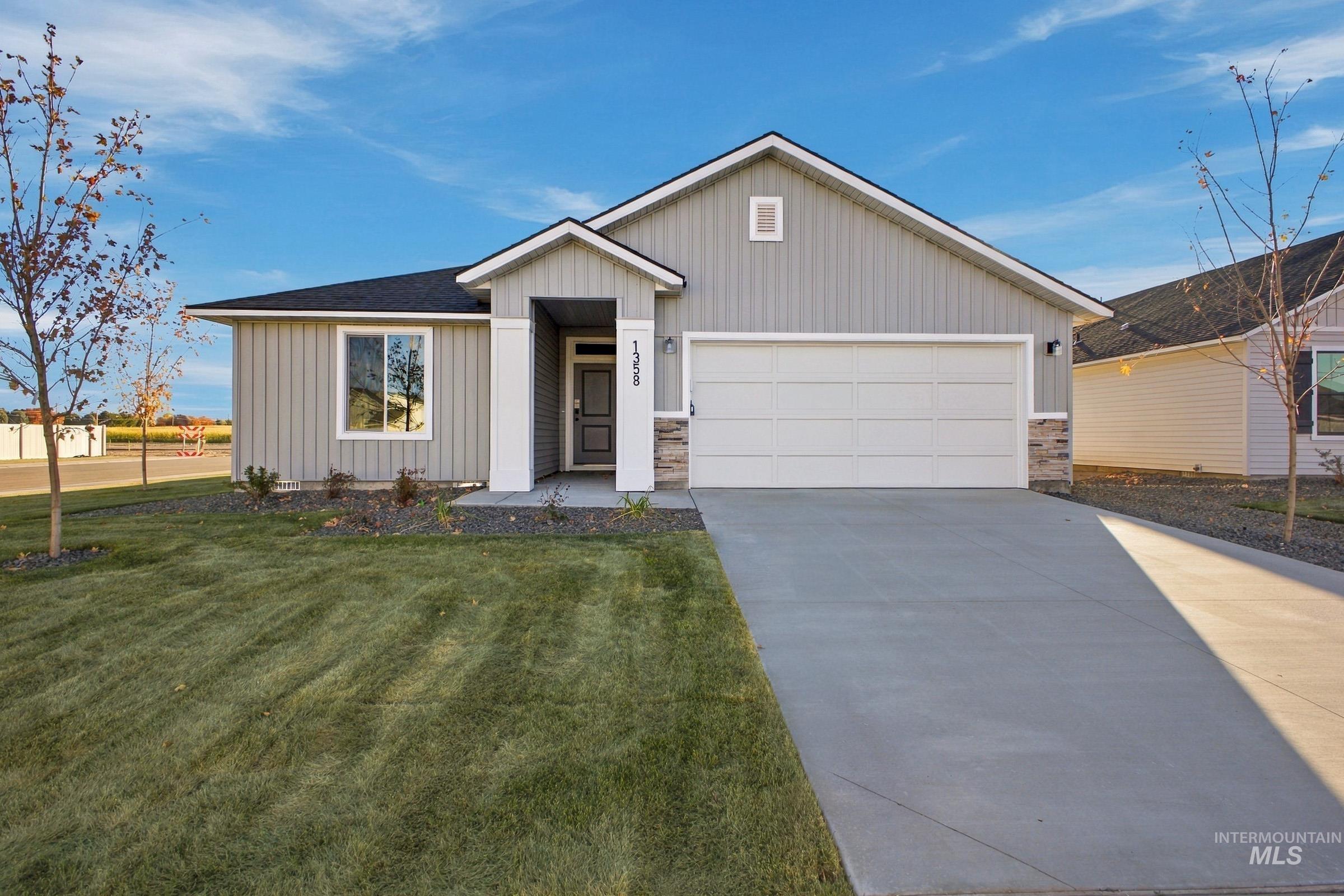 1358 N Coltsfoot Ave Property Photo 1
