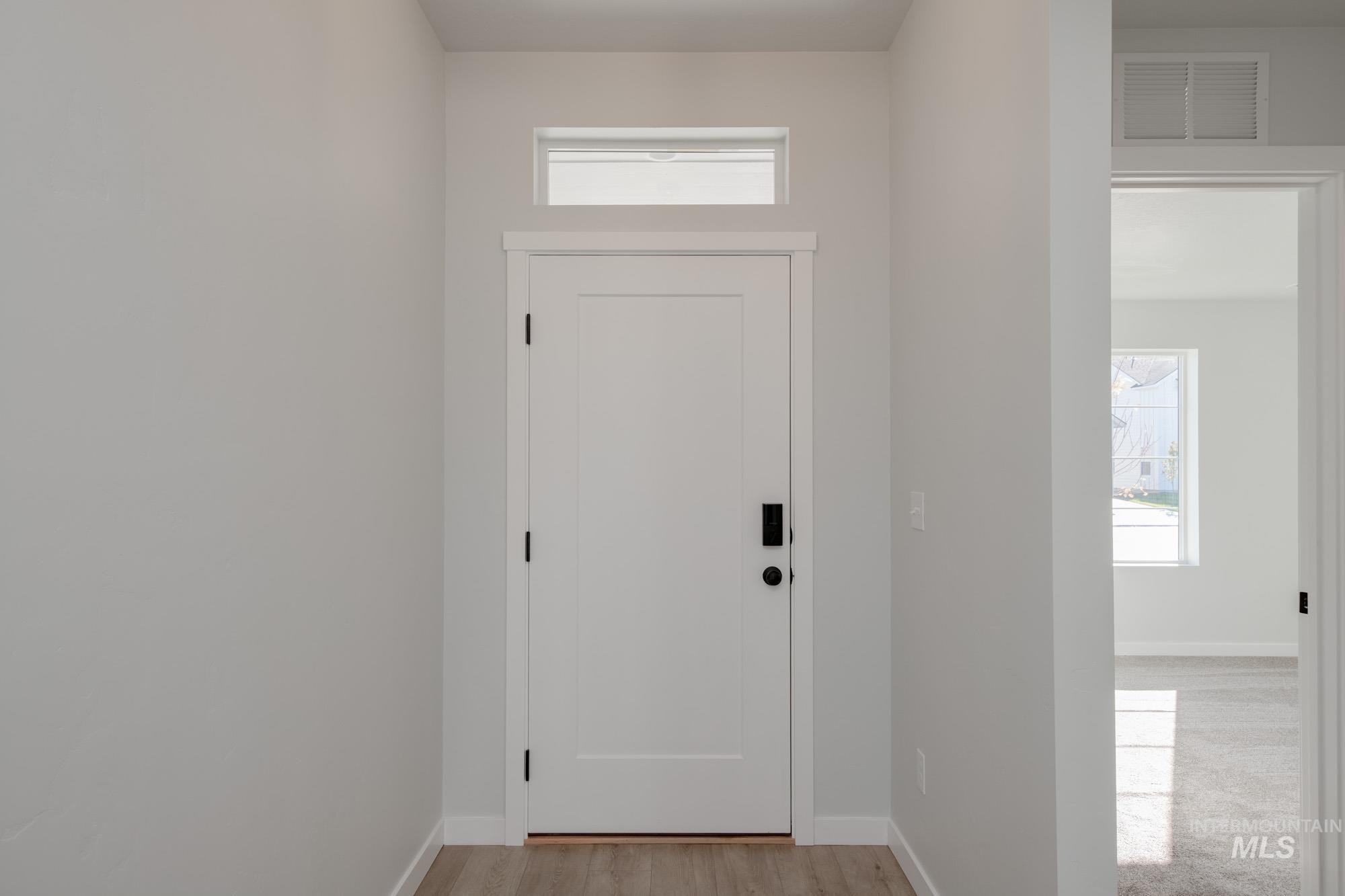 1358 N Coltsfoot Ave Property Photo 2