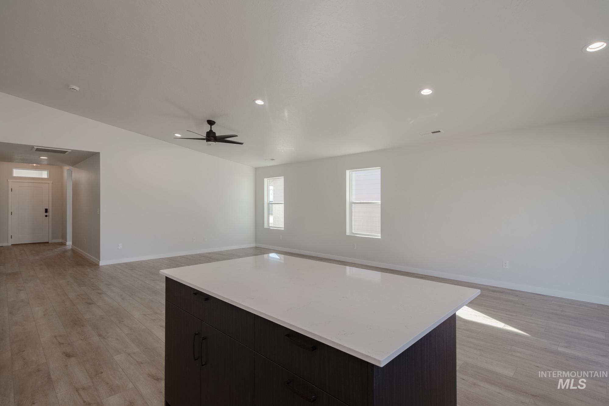 1358 N Coltsfoot Ave Property Photo 8