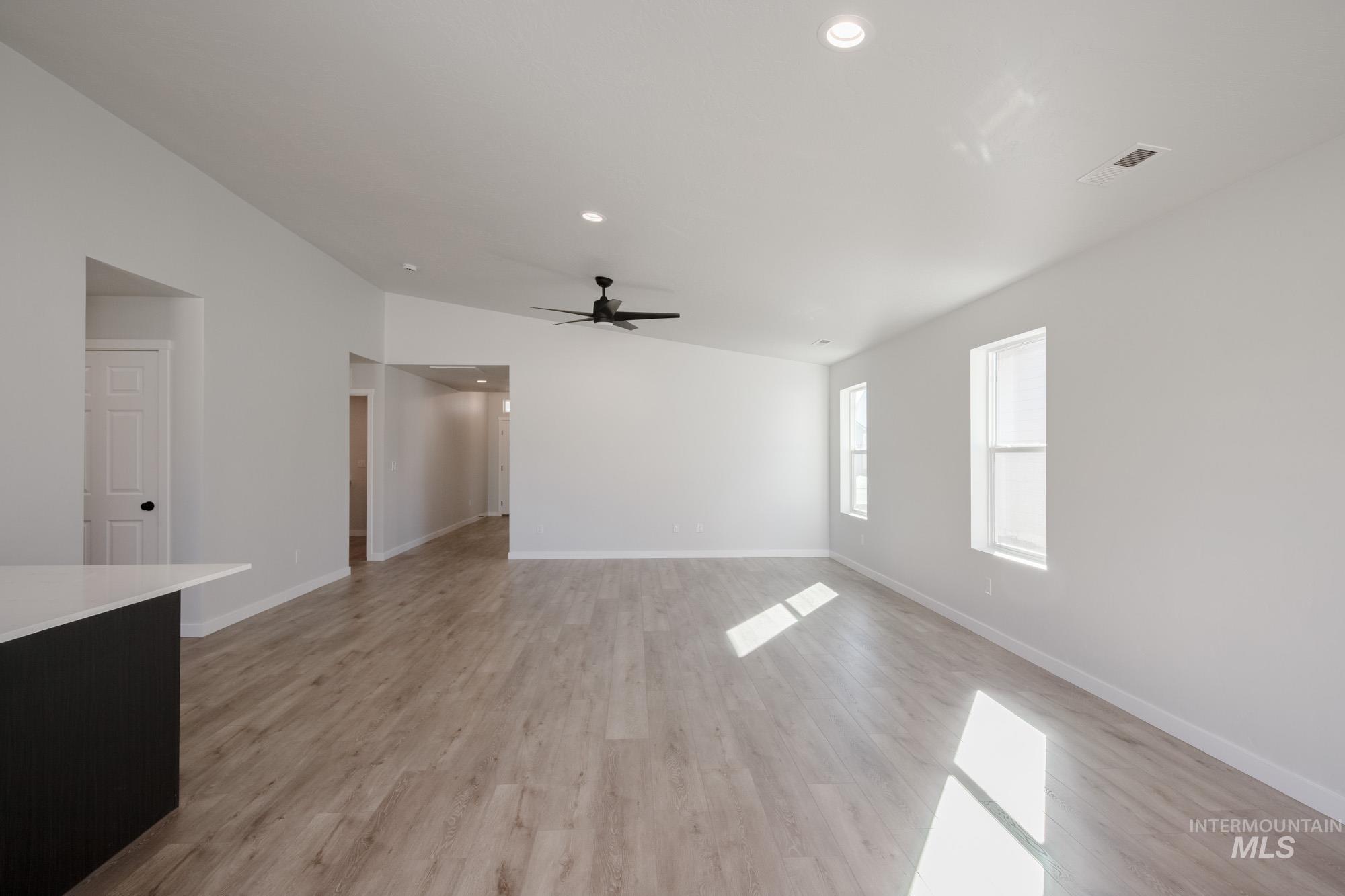 1358 N Coltsfoot Ave Property Photo 9