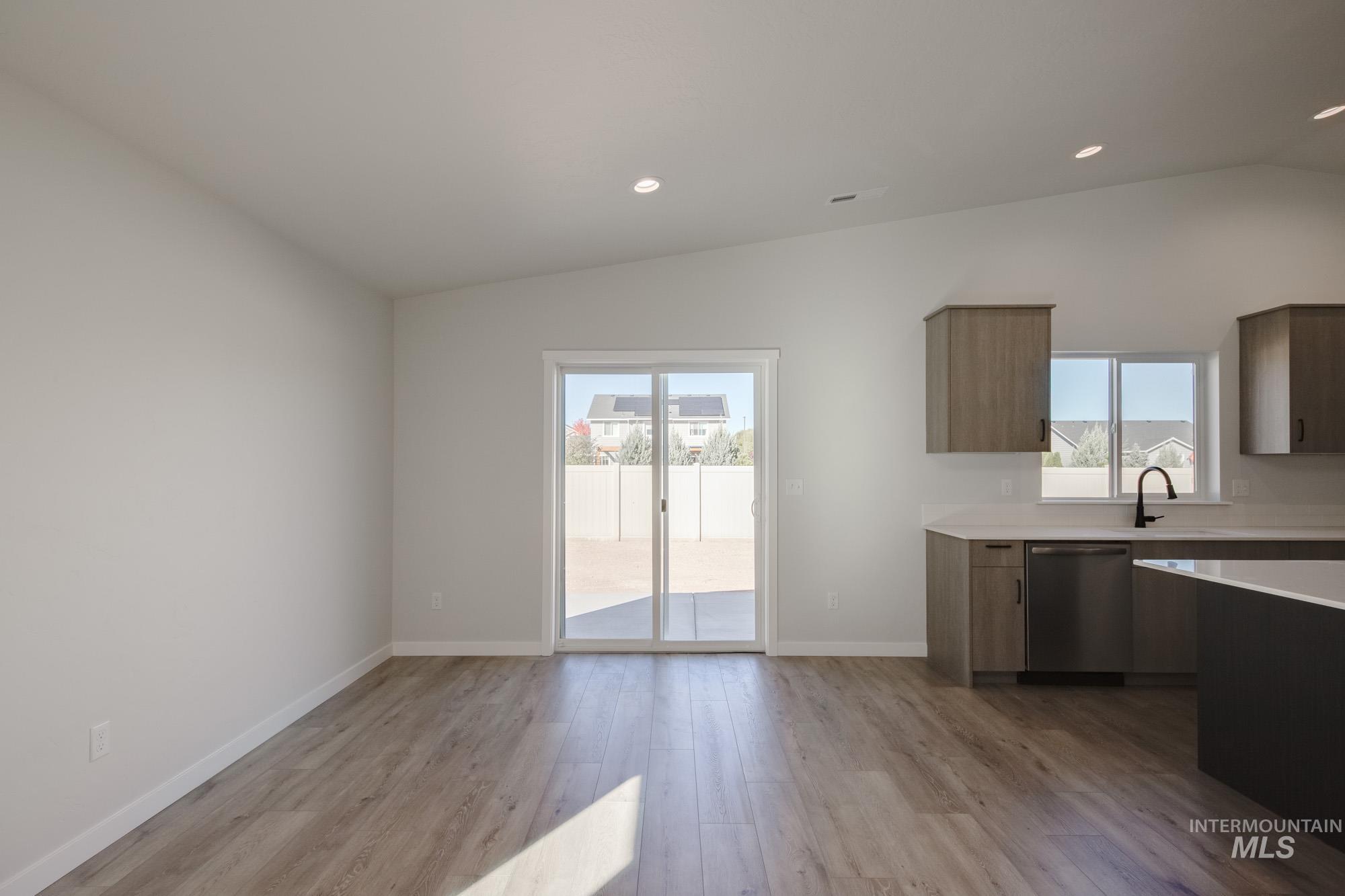 1358 N Coltsfoot Ave Property Photo 10