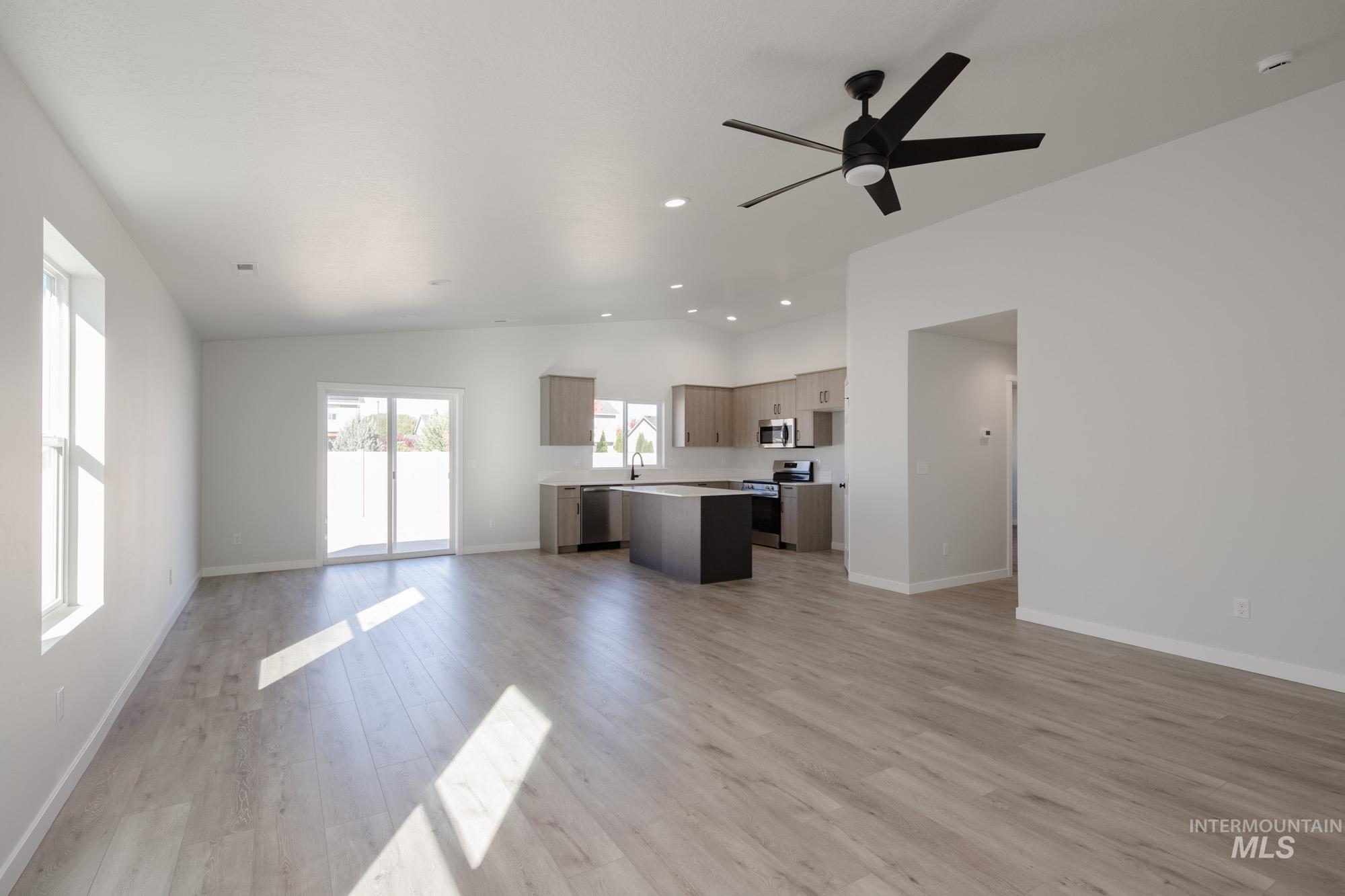 1358 N Coltsfoot Ave Property Photo 13