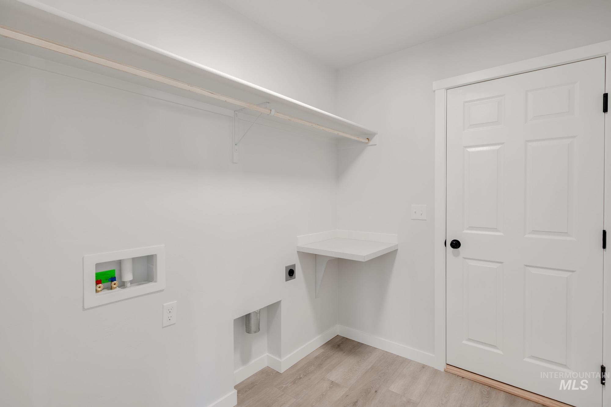 1358 N Coltsfoot Ave Property Photo 17