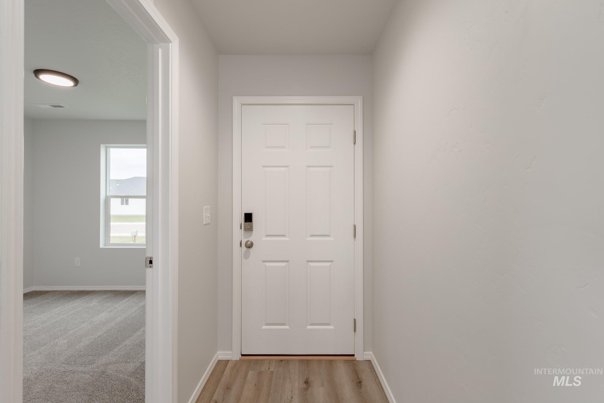 6904 S Lumberton Way Property Photo 2