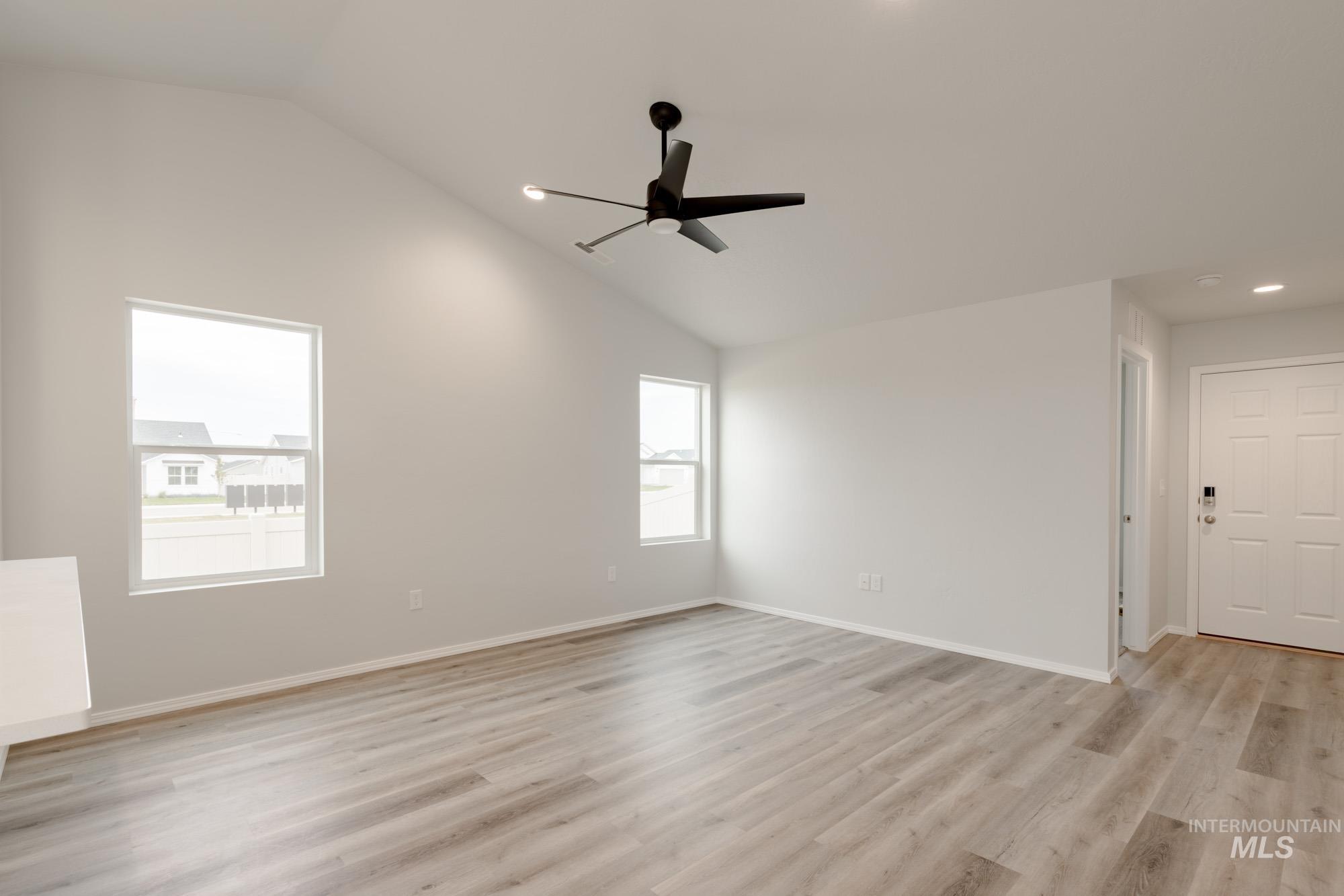 6904 S Lumberton Way Property Photo 7
