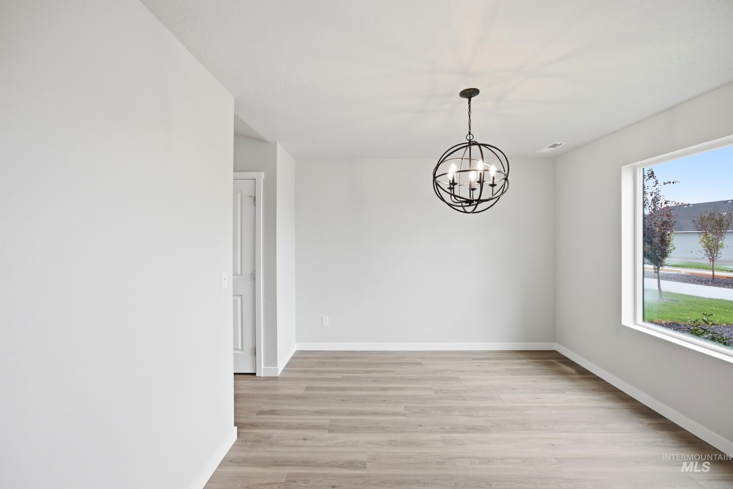 13310 Bank St Property Photo 8