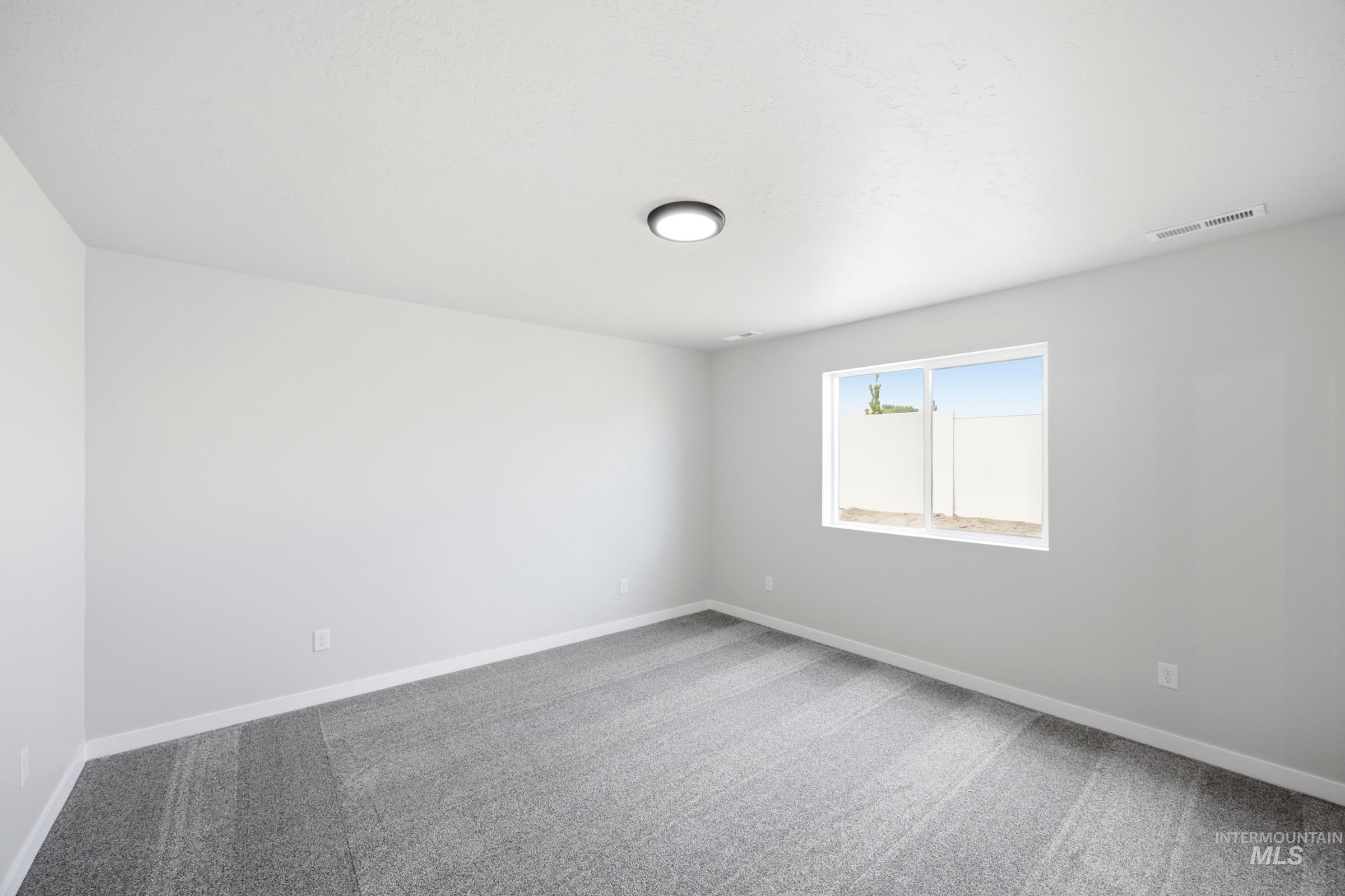 13310 Bank St Property Photo 9
