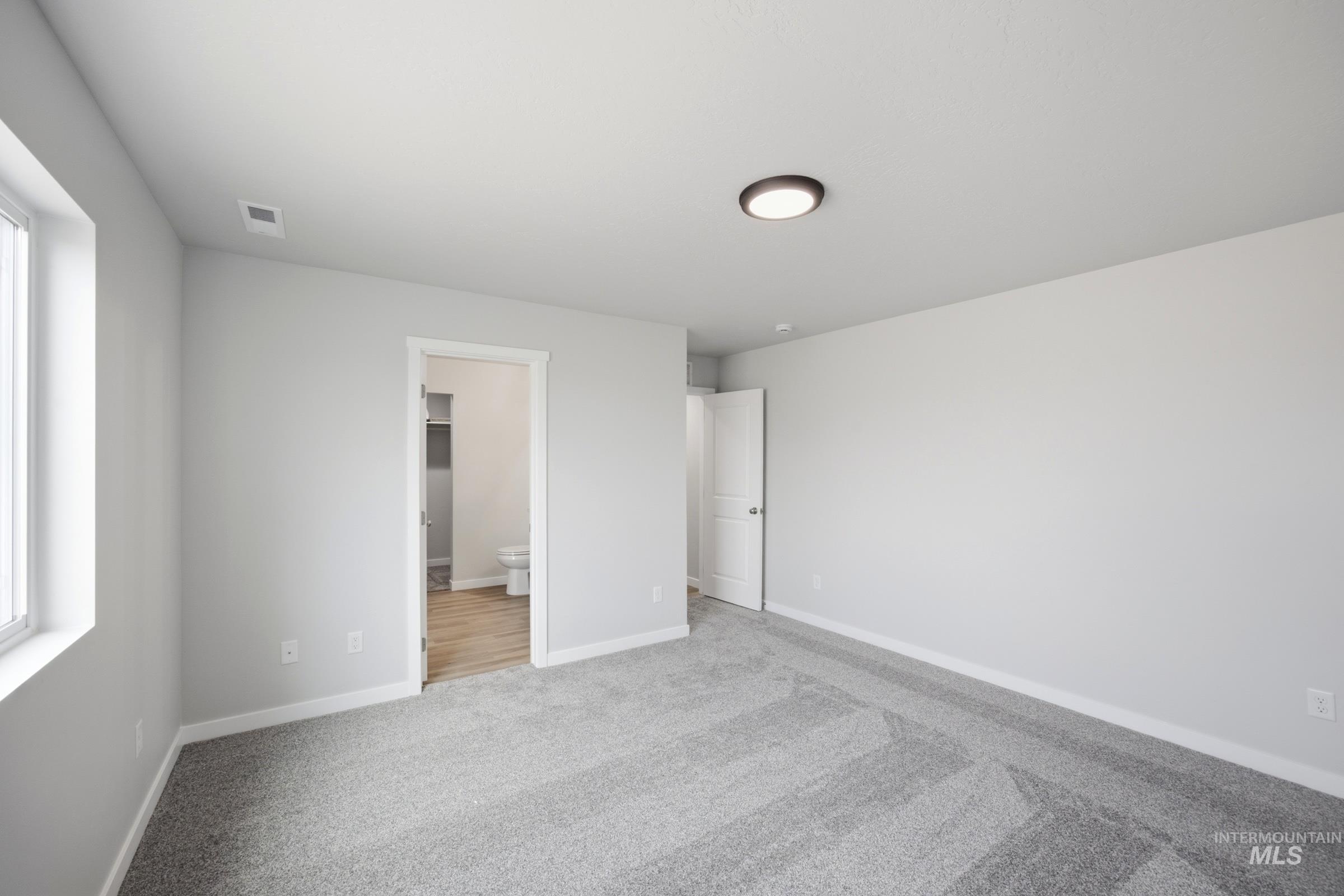 13310 Bank St Property Photo 10