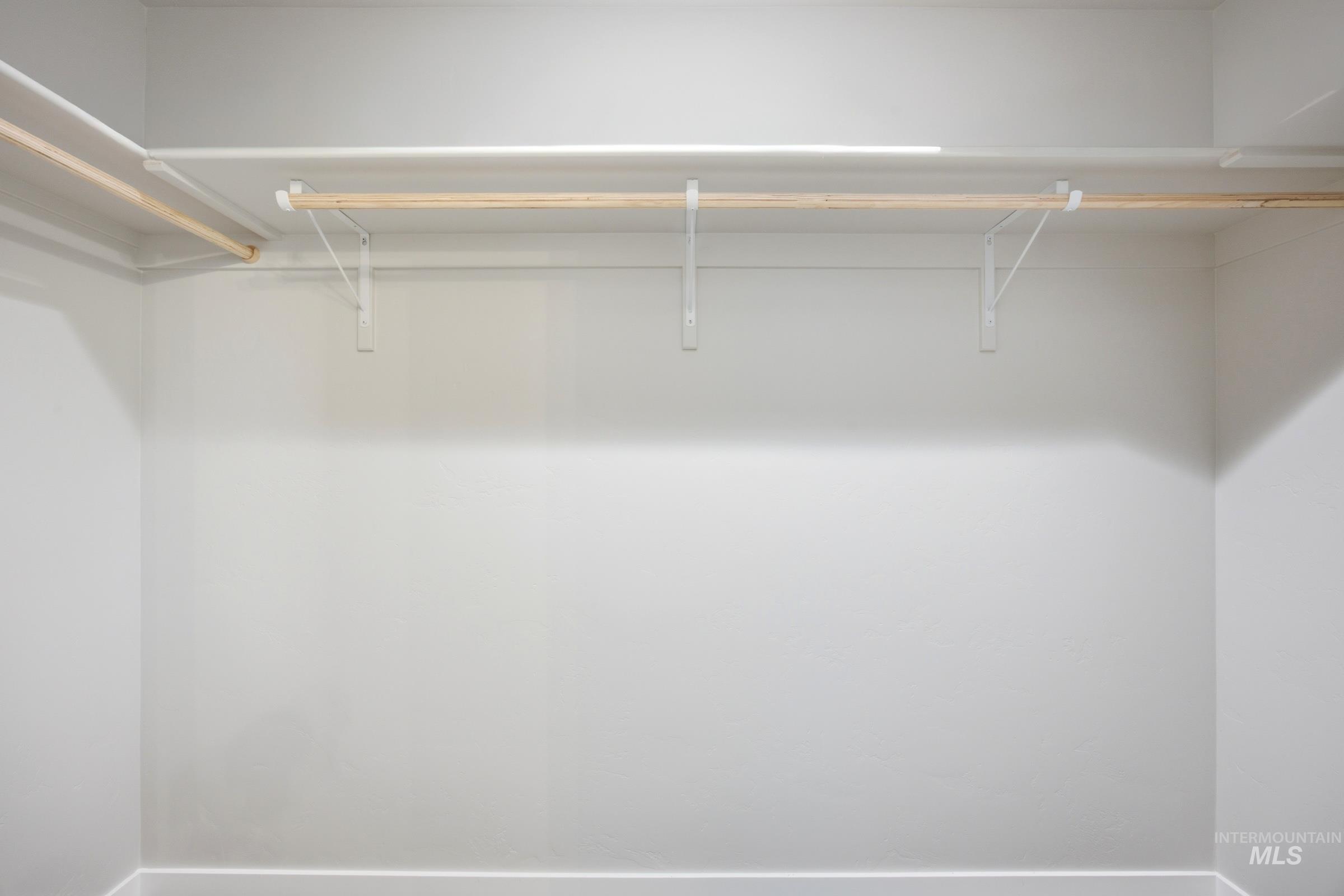 13310 Bank St Property Photo 12