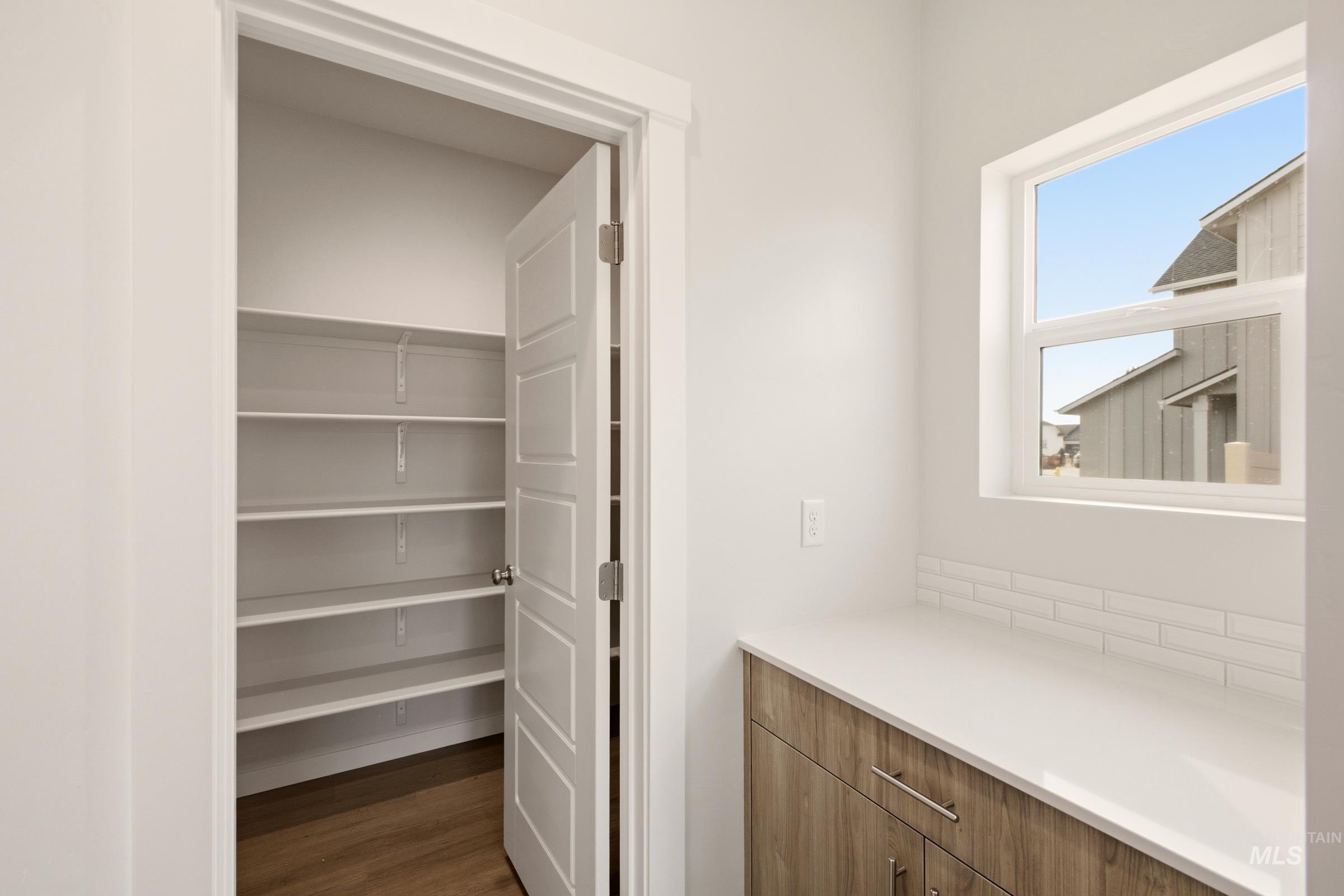 5331 S Edgecomb Way Property Photo 8