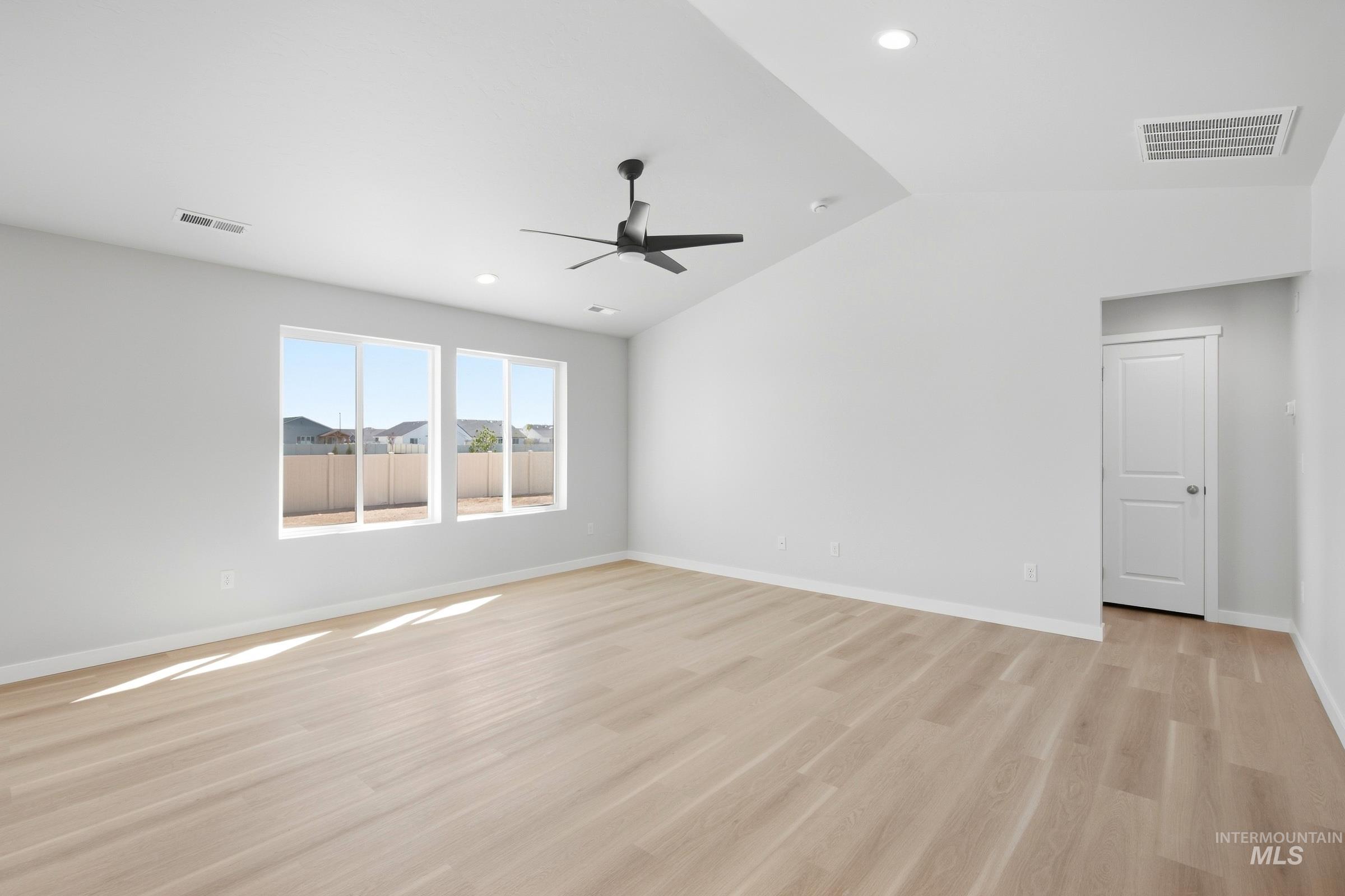 4492 S Amsterdam Ave Property Photo 5