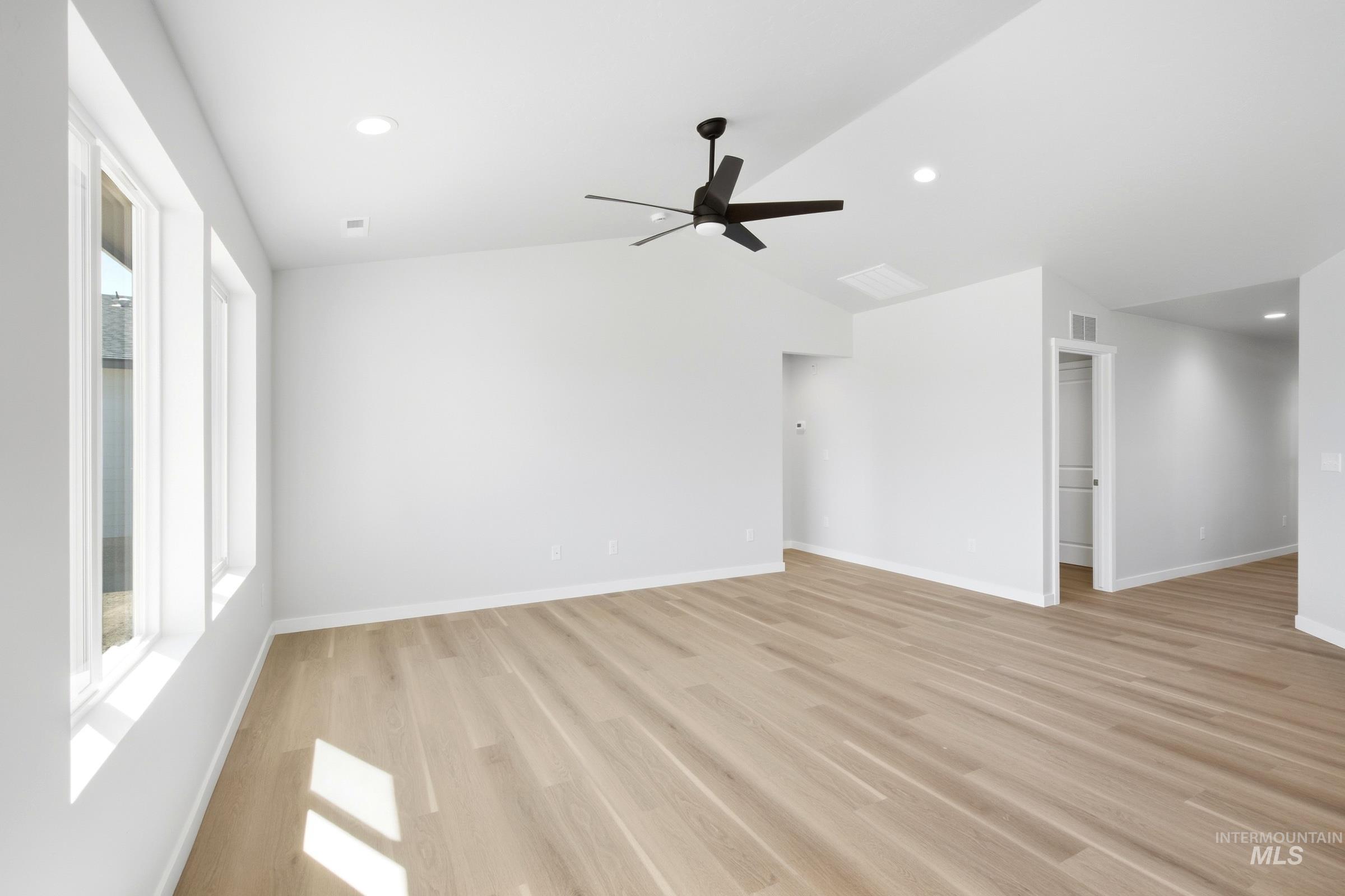 4492 S Amsterdam Ave Property Photo 7