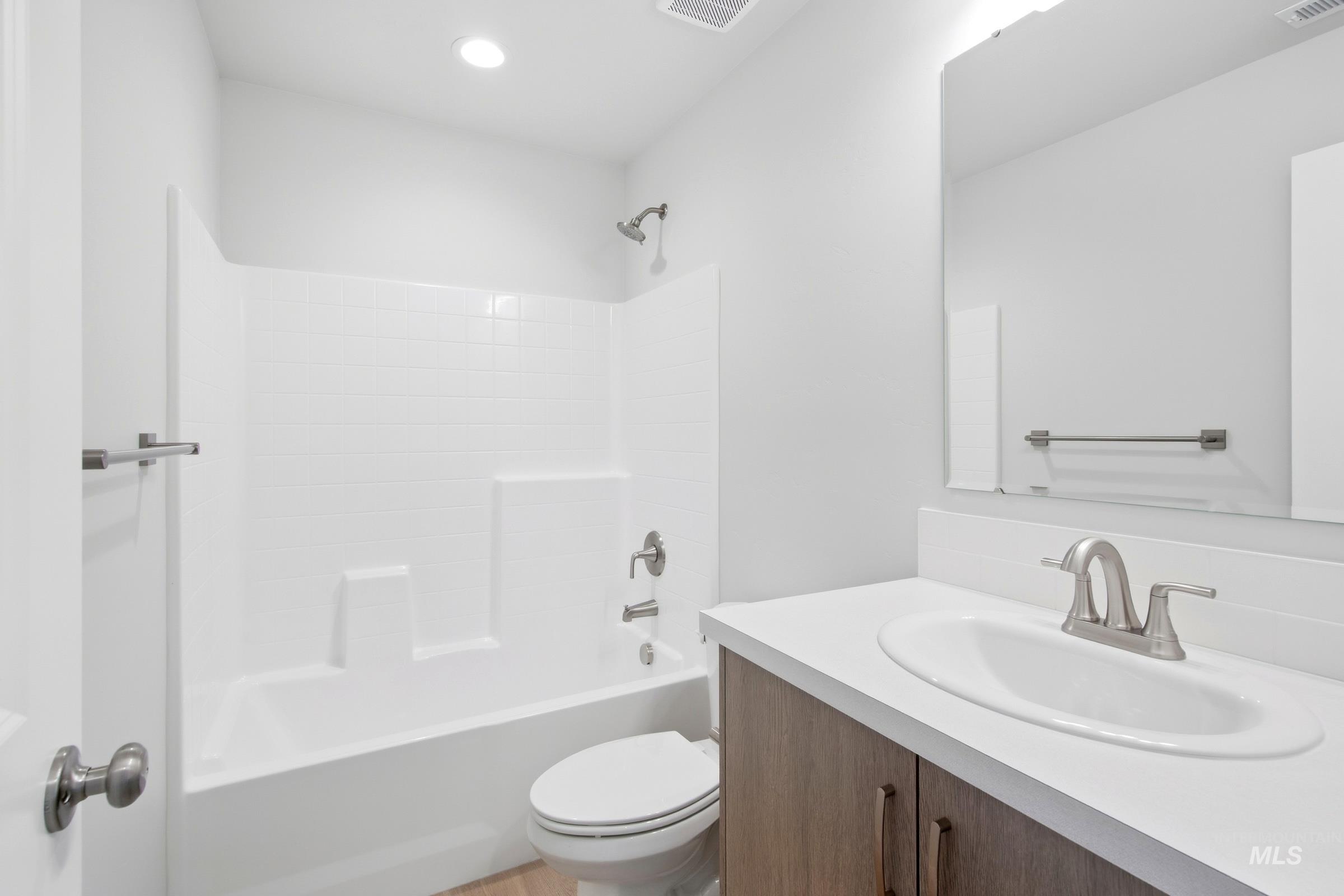 4492 S Amsterdam Ave Property Photo 12