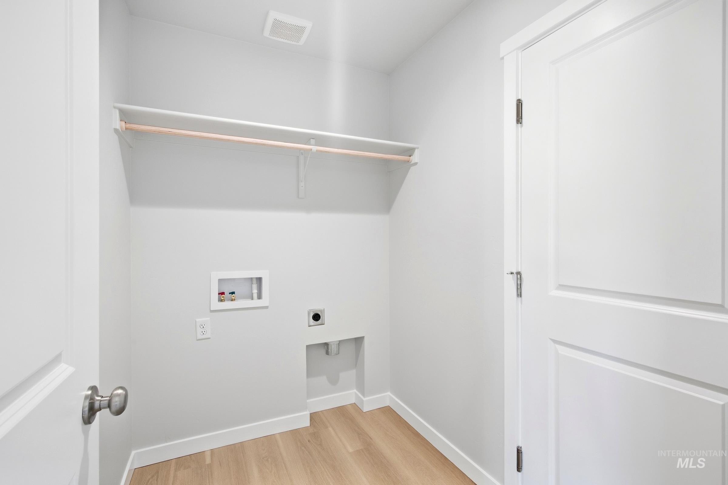 4492 S Amsterdam Ave Property Photo 13