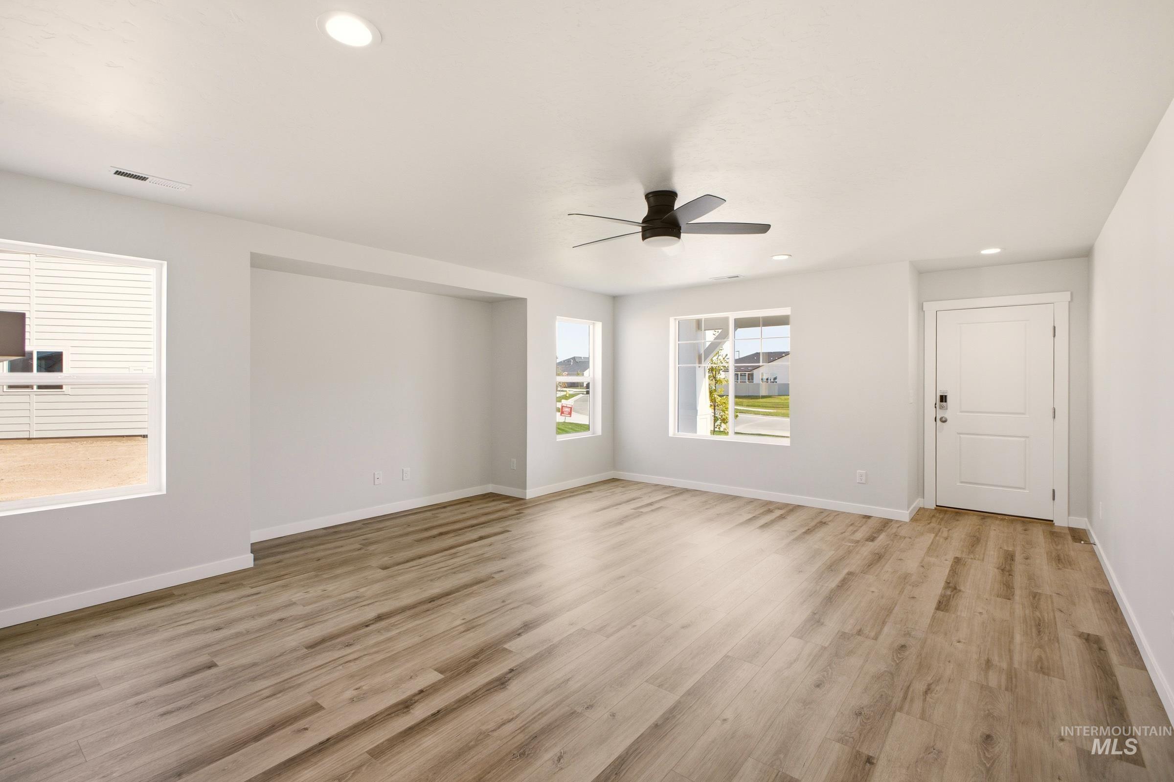 5319 S Edgecomb Way Property Photo 2