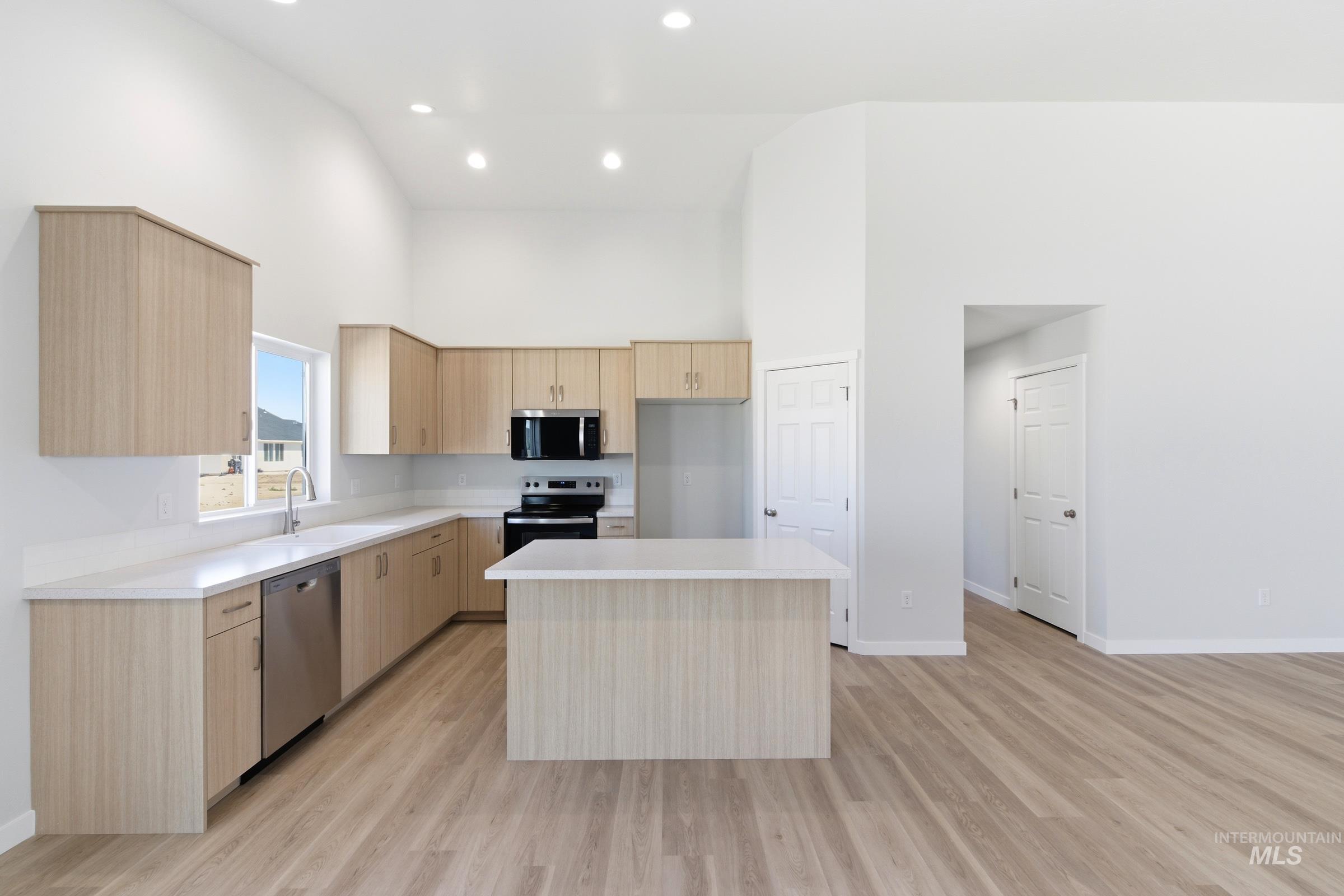 4504 S Amsterdam Ave Property Photo 3