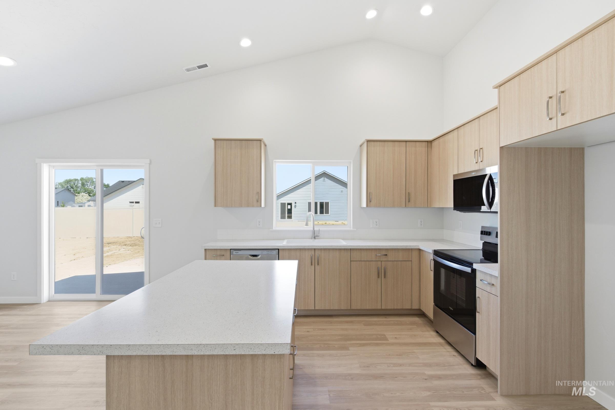 4504 S Amsterdam Ave Property Photo 4
