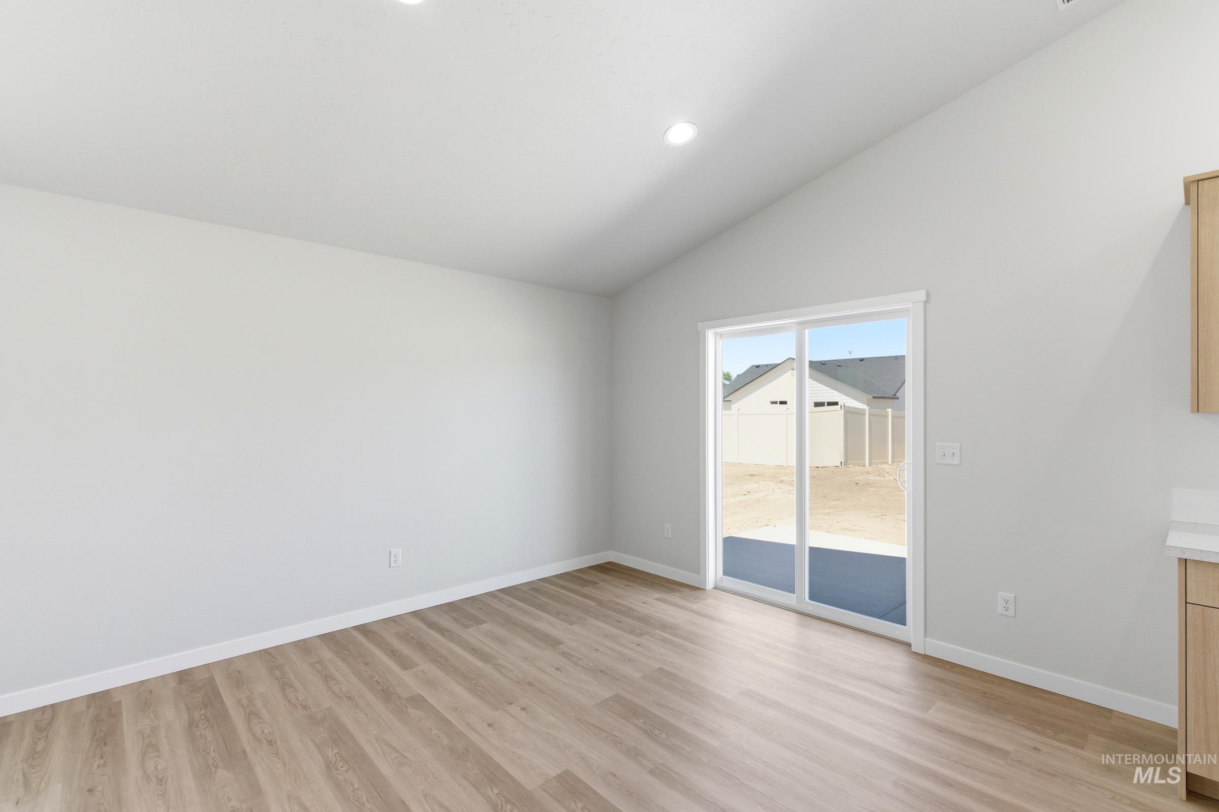 4504 S Amsterdam Ave Property Photo 6