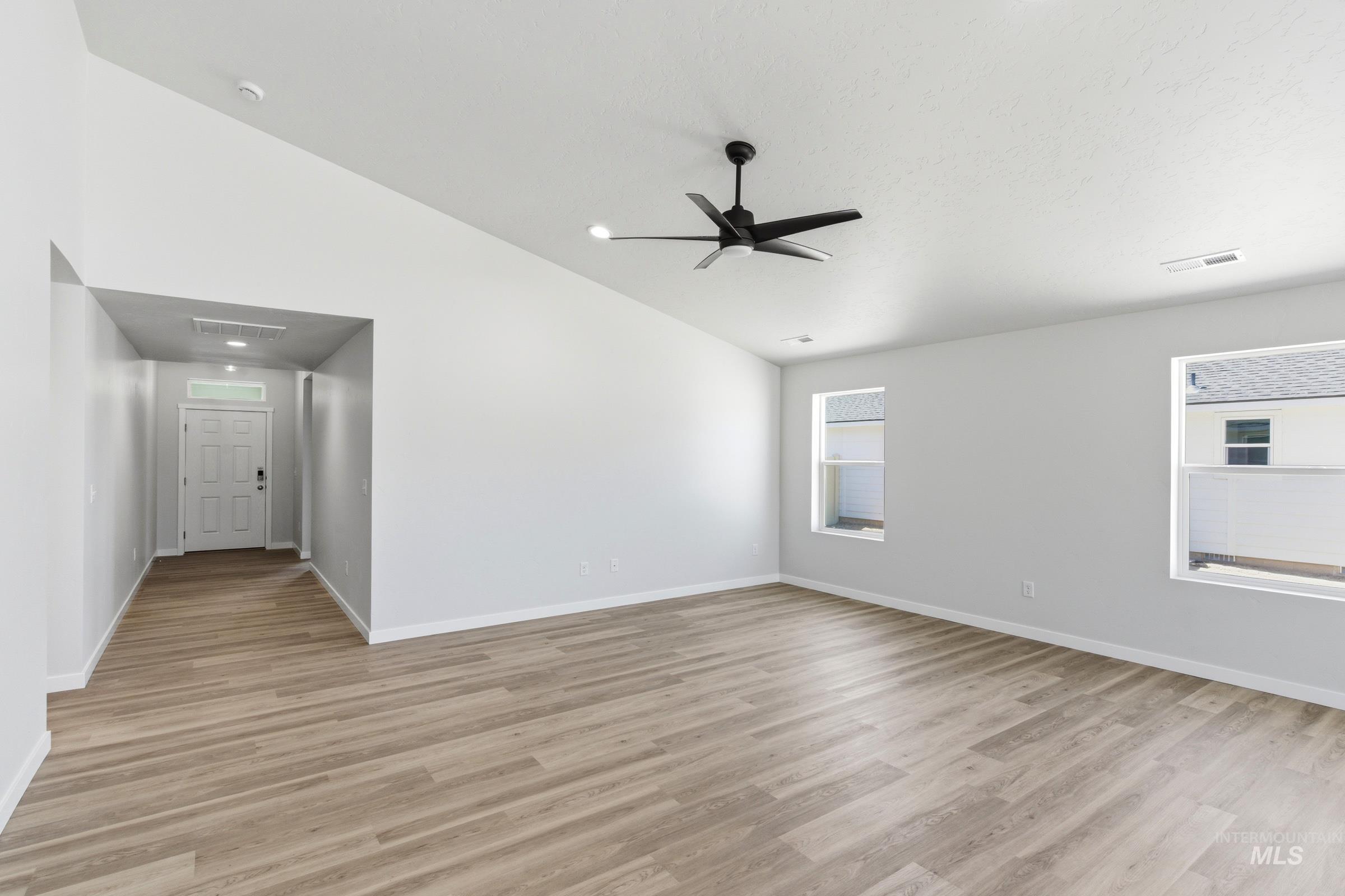 4504 S Amsterdam Ave Property Photo 7