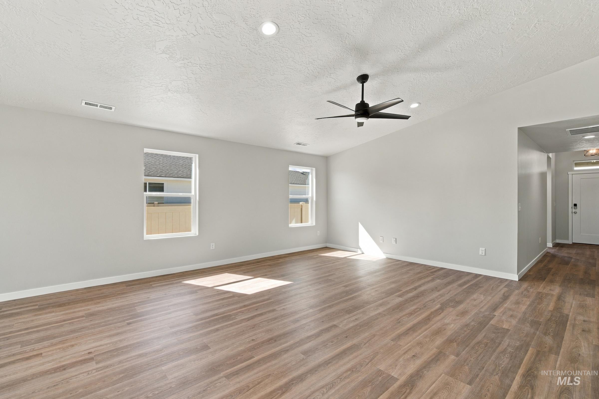 4504 S Amsterdam Ave Property Photo 7