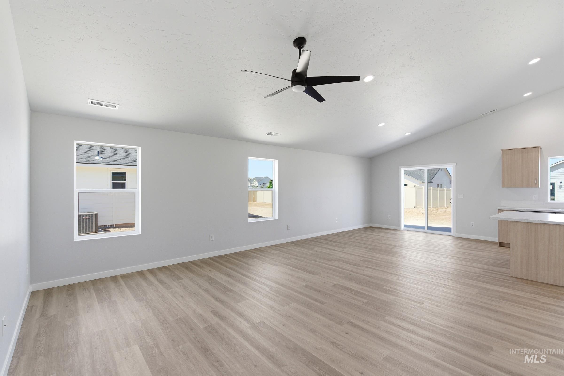 4504 S Amsterdam Ave Property Photo 8