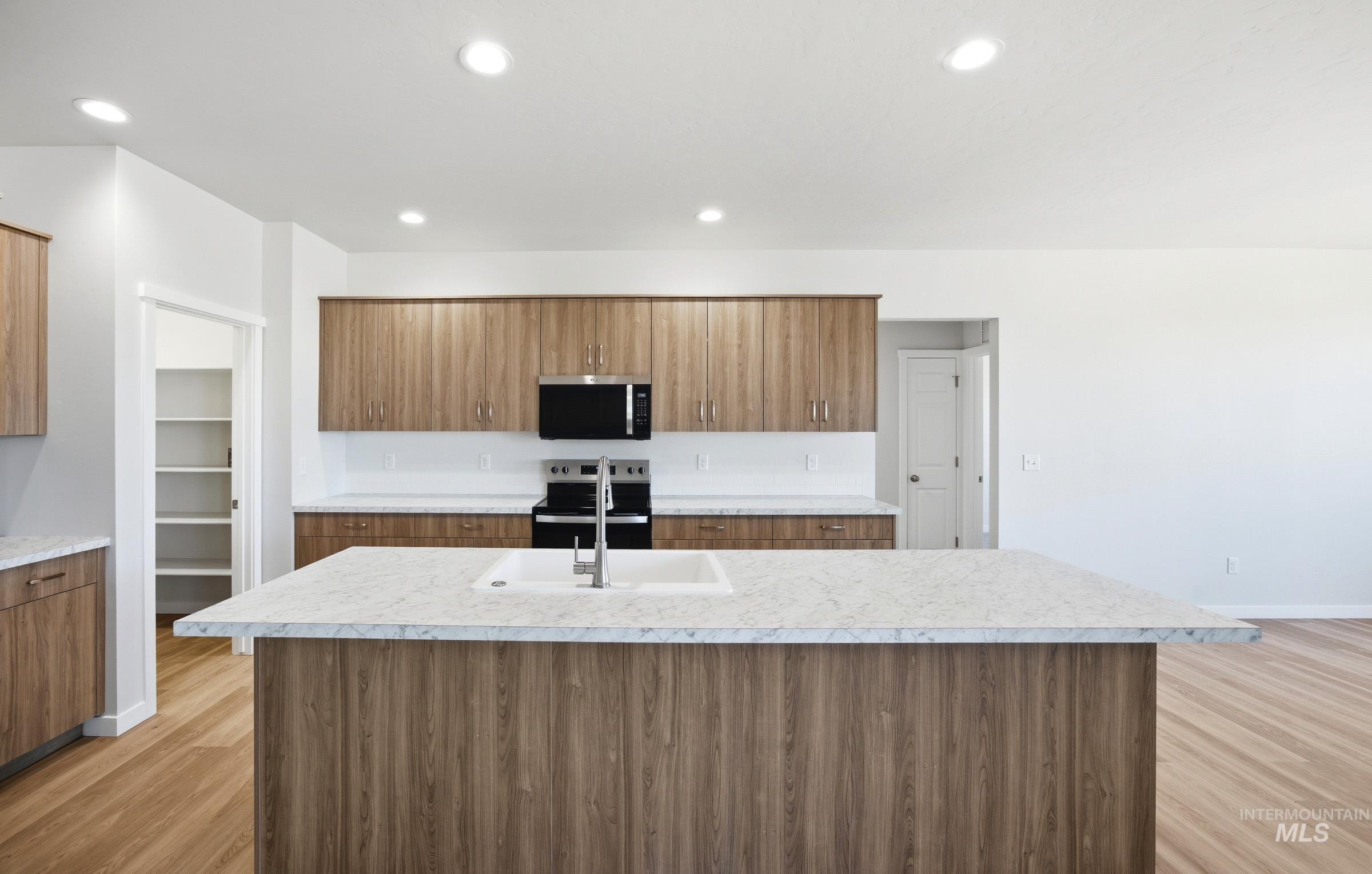 16944 Churn Ave Property Photo 8