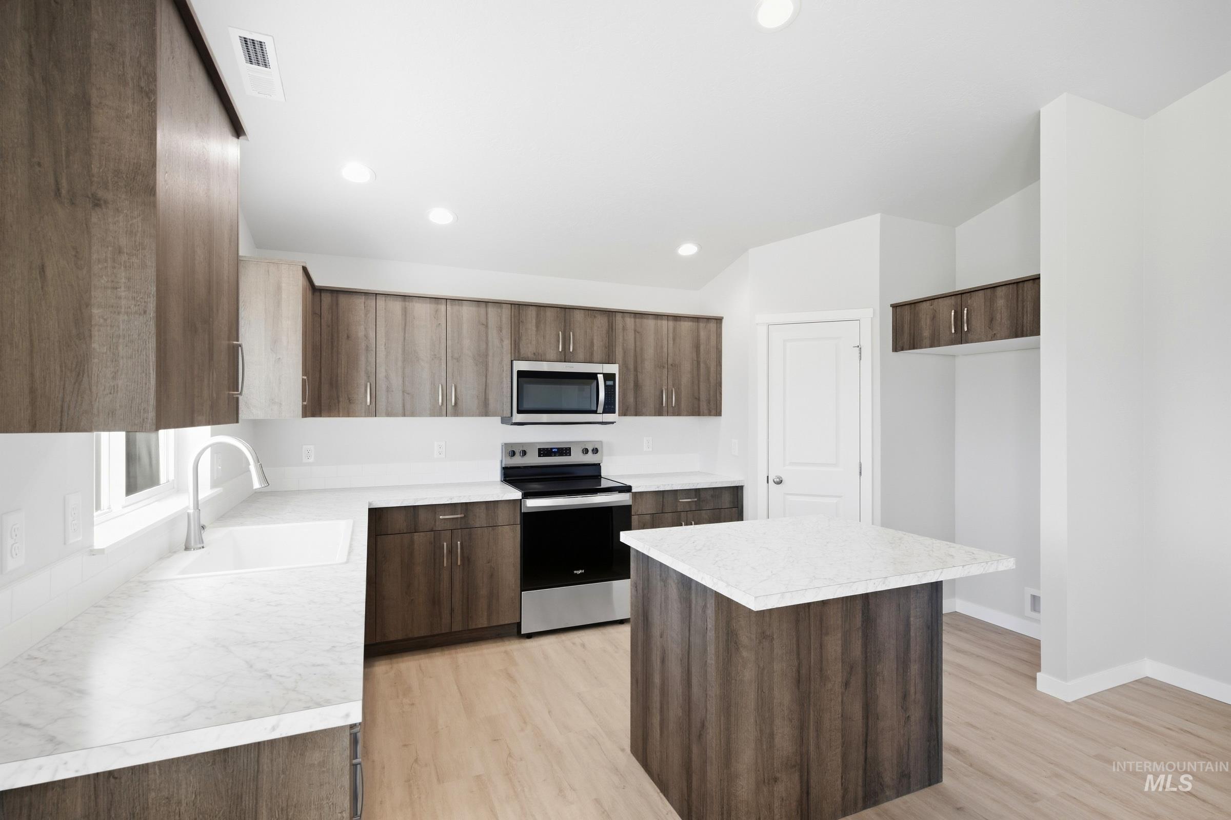 4540 S Amsterdam Ave Property Photo 4
