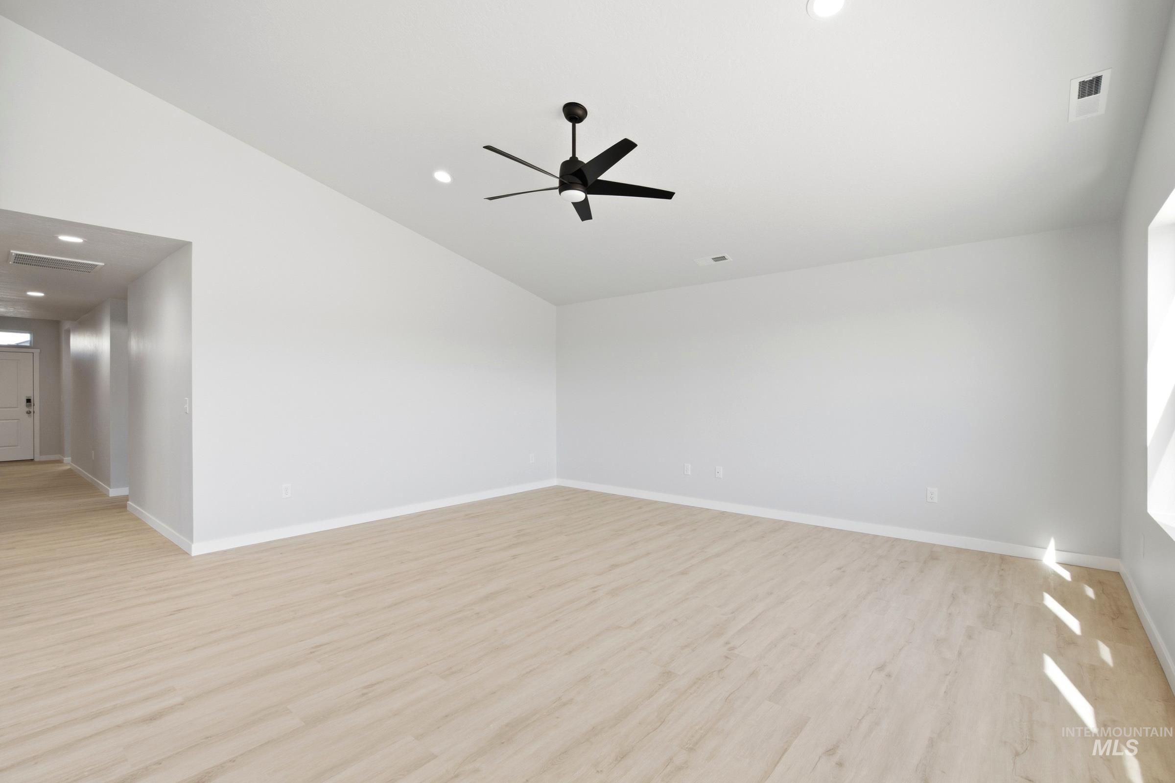 4540 S Amsterdam Ave Property Photo 7