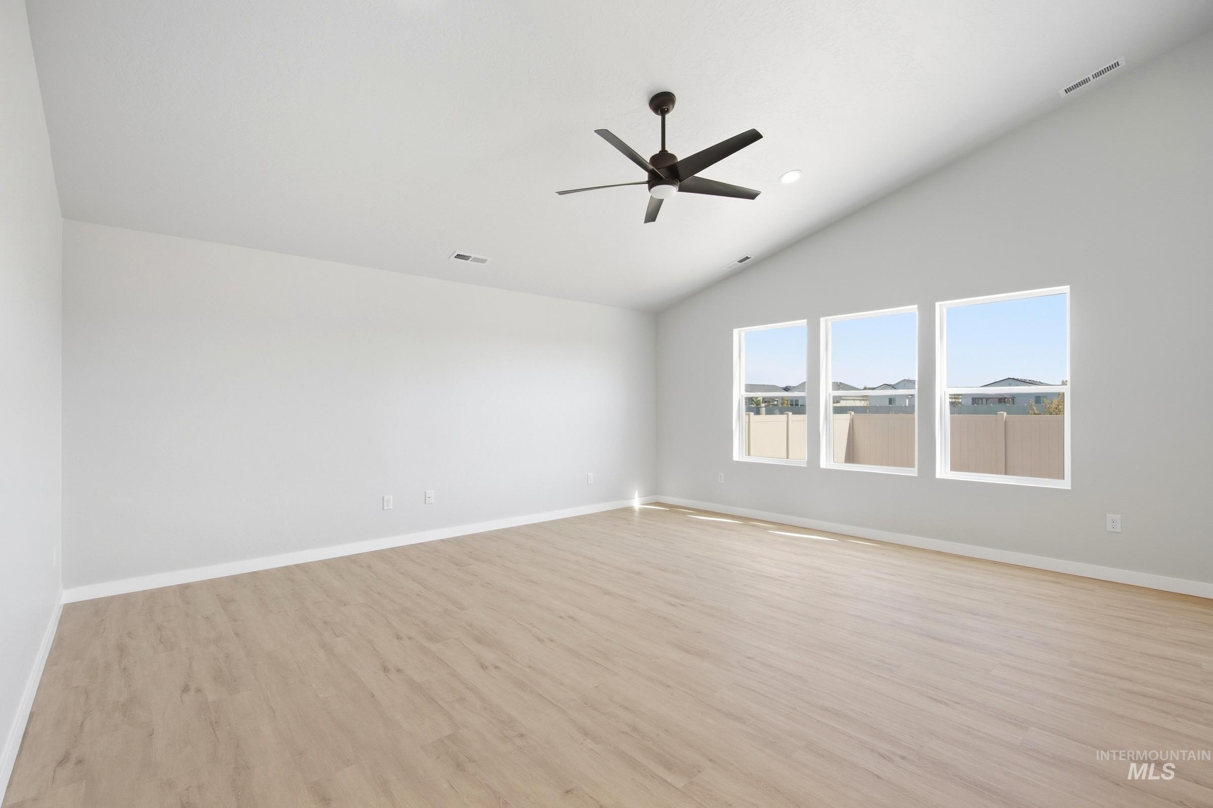 4540 S Amsterdam Ave Property Photo 8