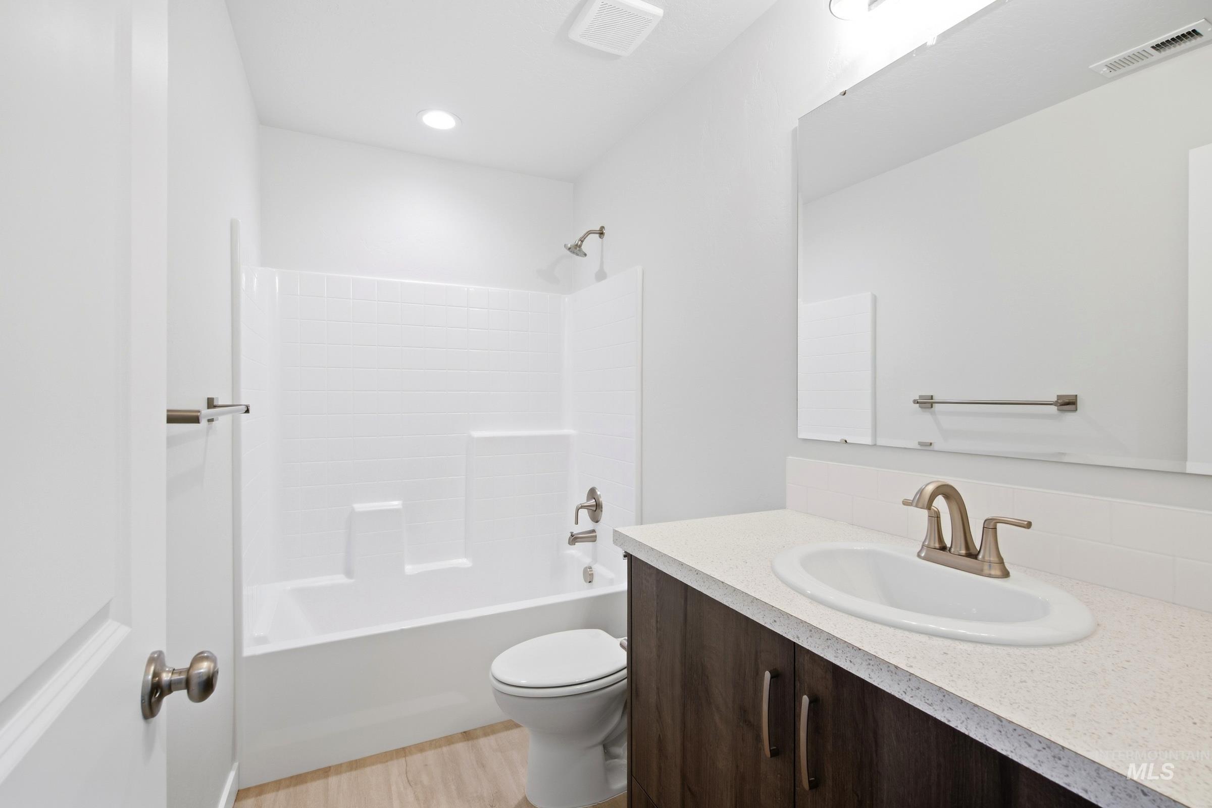 4540 S Amsterdam Ave Property Photo 14