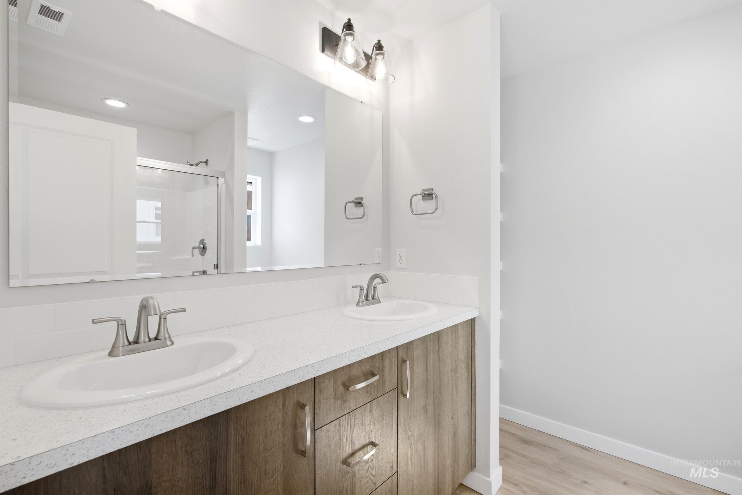 4540 S Amsterdam Ave Property Photo 21