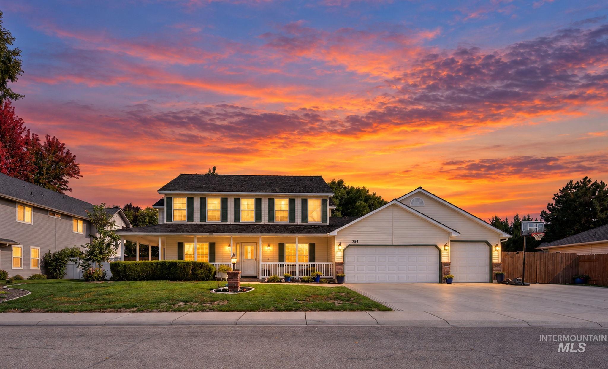 794 E Martinique Dr Property Photo 1