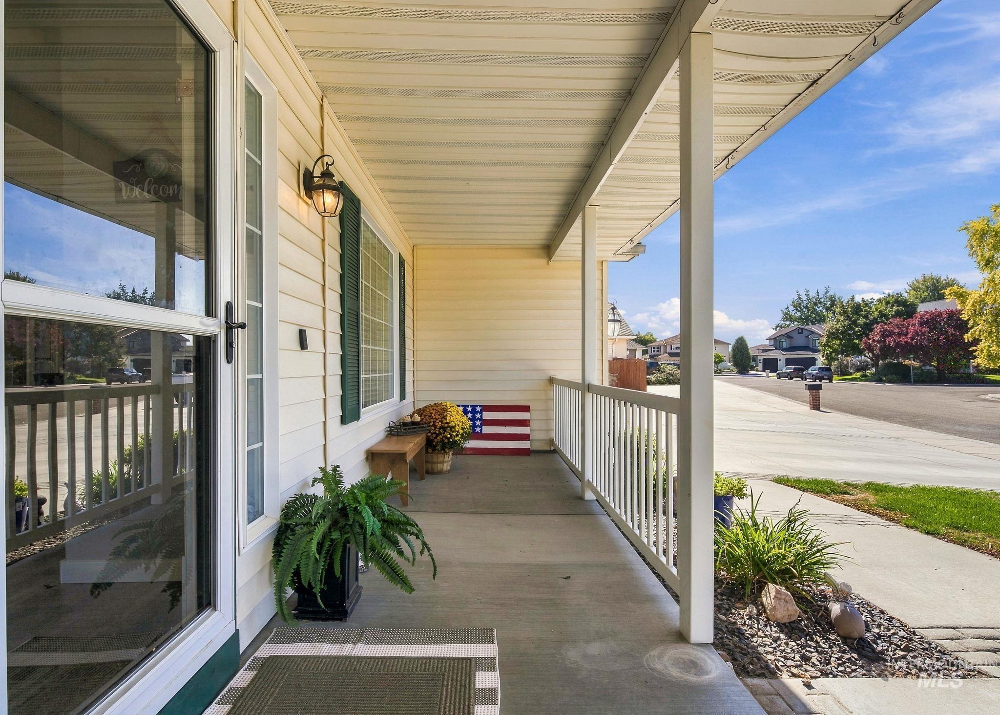 794 E Martinique Dr Property Photo 4
