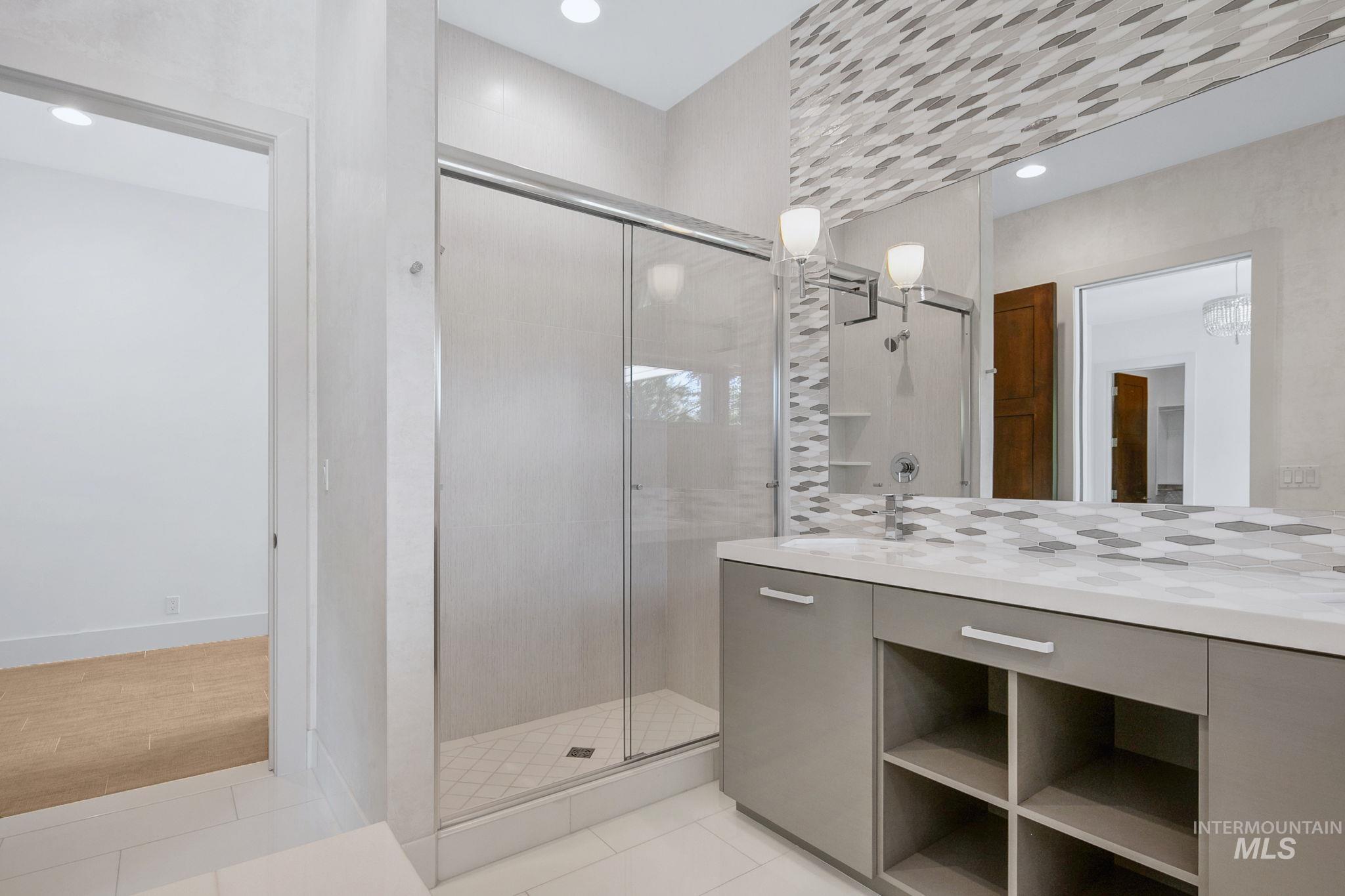 2020 E Barclay Property Photo 17