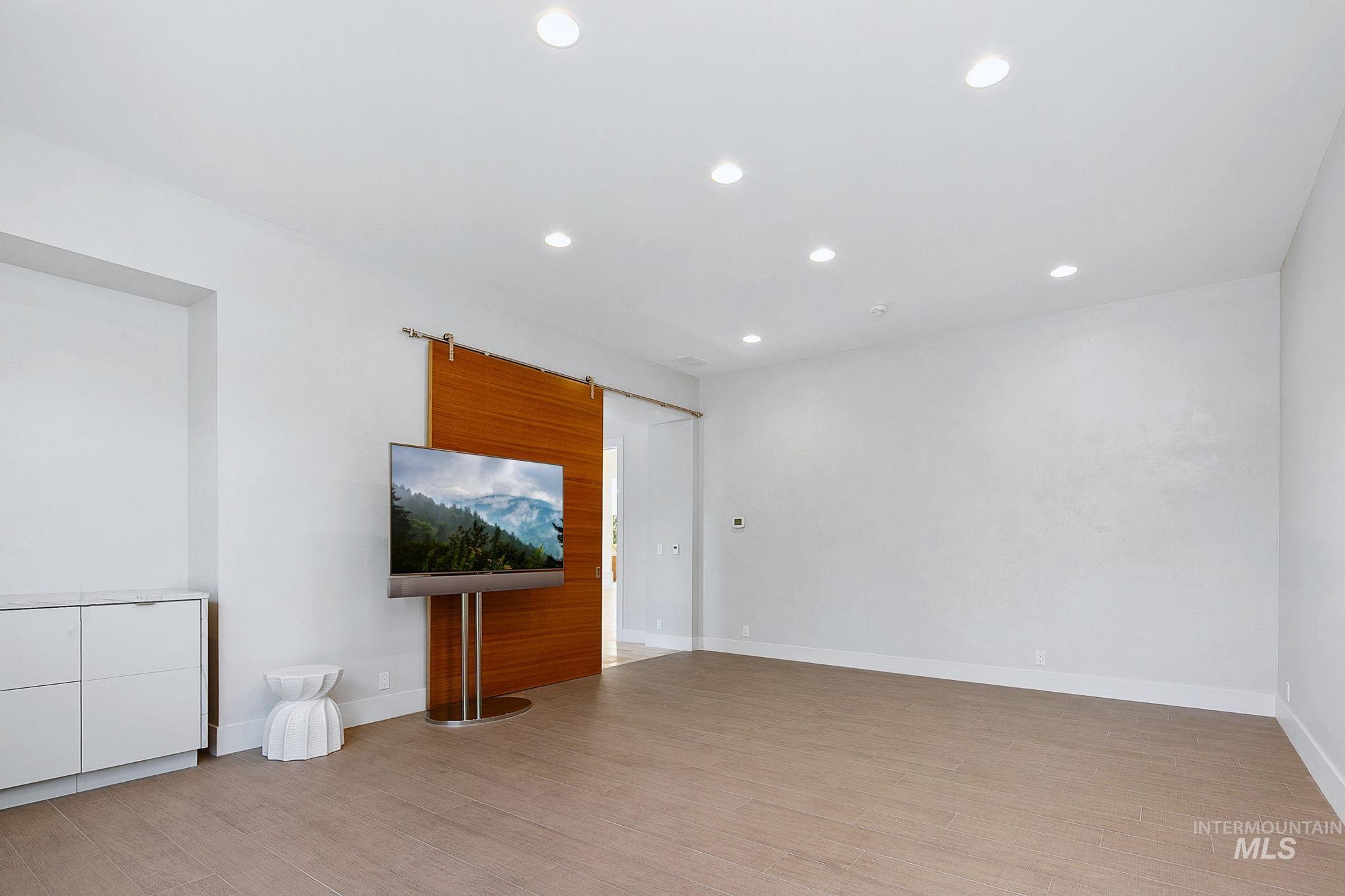 2020 E Barclay Property Photo 22