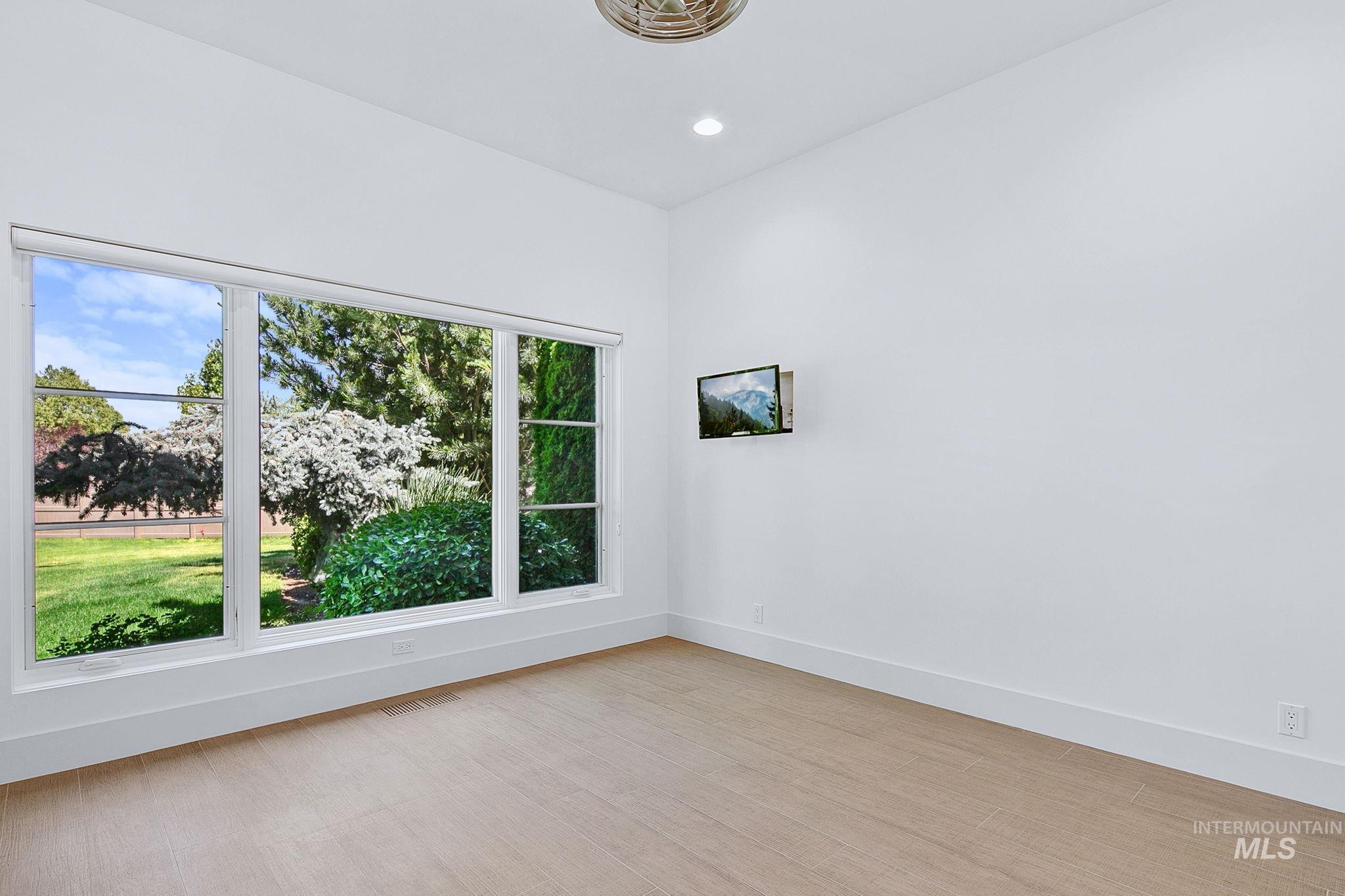 2020 E Barclay Property Photo 32