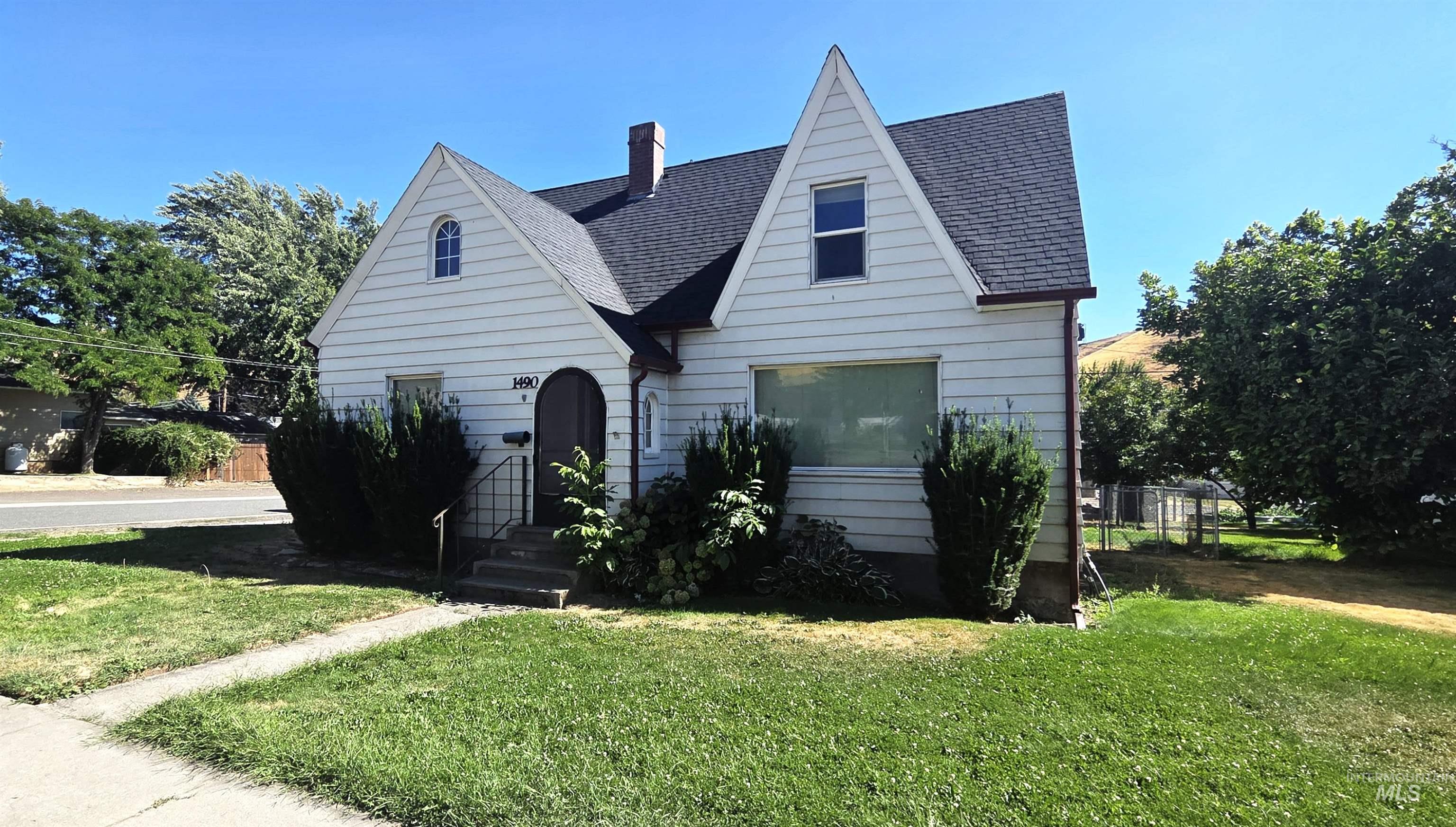 1490 Main Property Photo 1