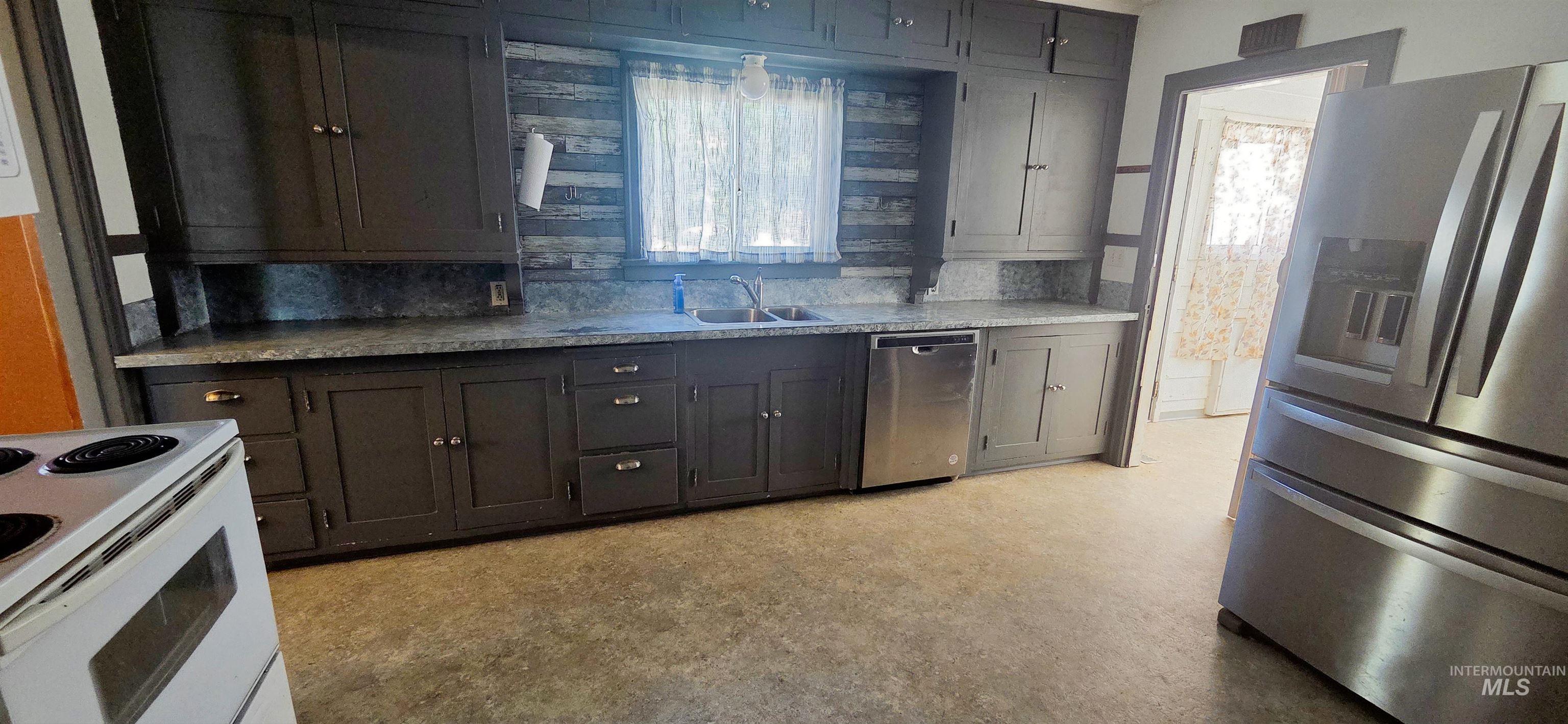1490 Main Property Photo 5
