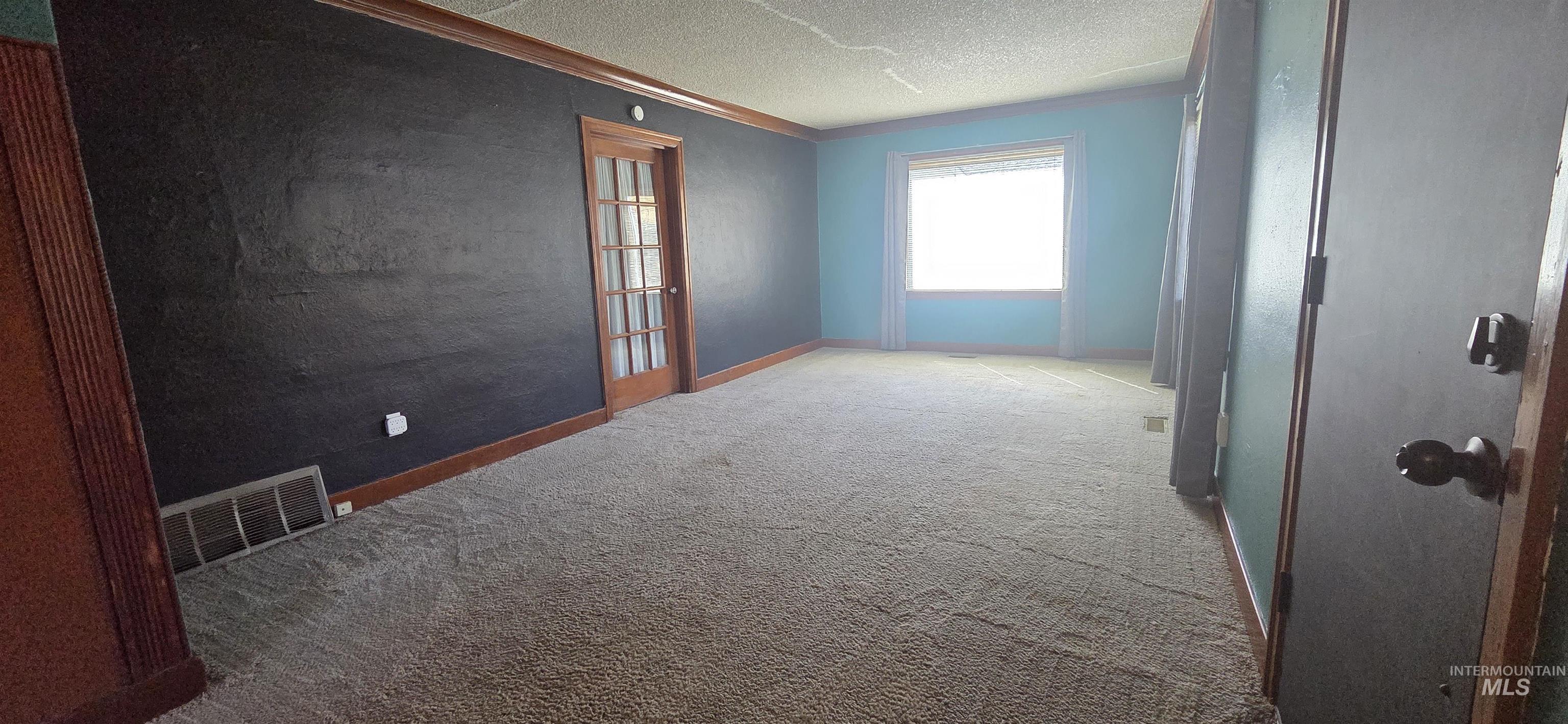 1490 Main Property Photo 9